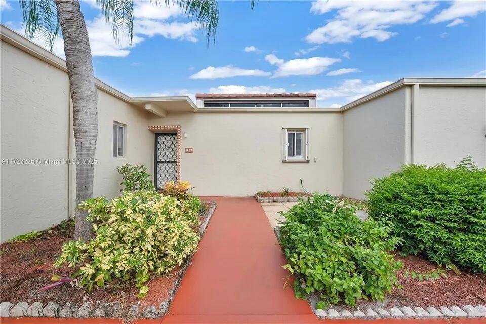 2532 Boundbrook Drive S 104, Palm Springs, FL 33406, Palm Springs - Photo 2