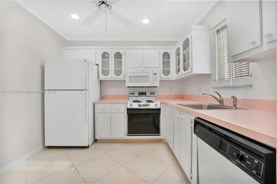 2532 Boundbrook Drive S 104, Palm Springs, FL 33406, Palm Springs - Photo 4