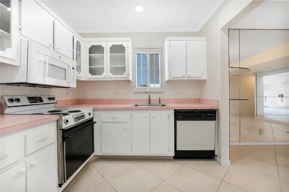 2532 Boundbrook Drive S 104, Palm Springs, FL 33406, Palm Springs - Photo 3