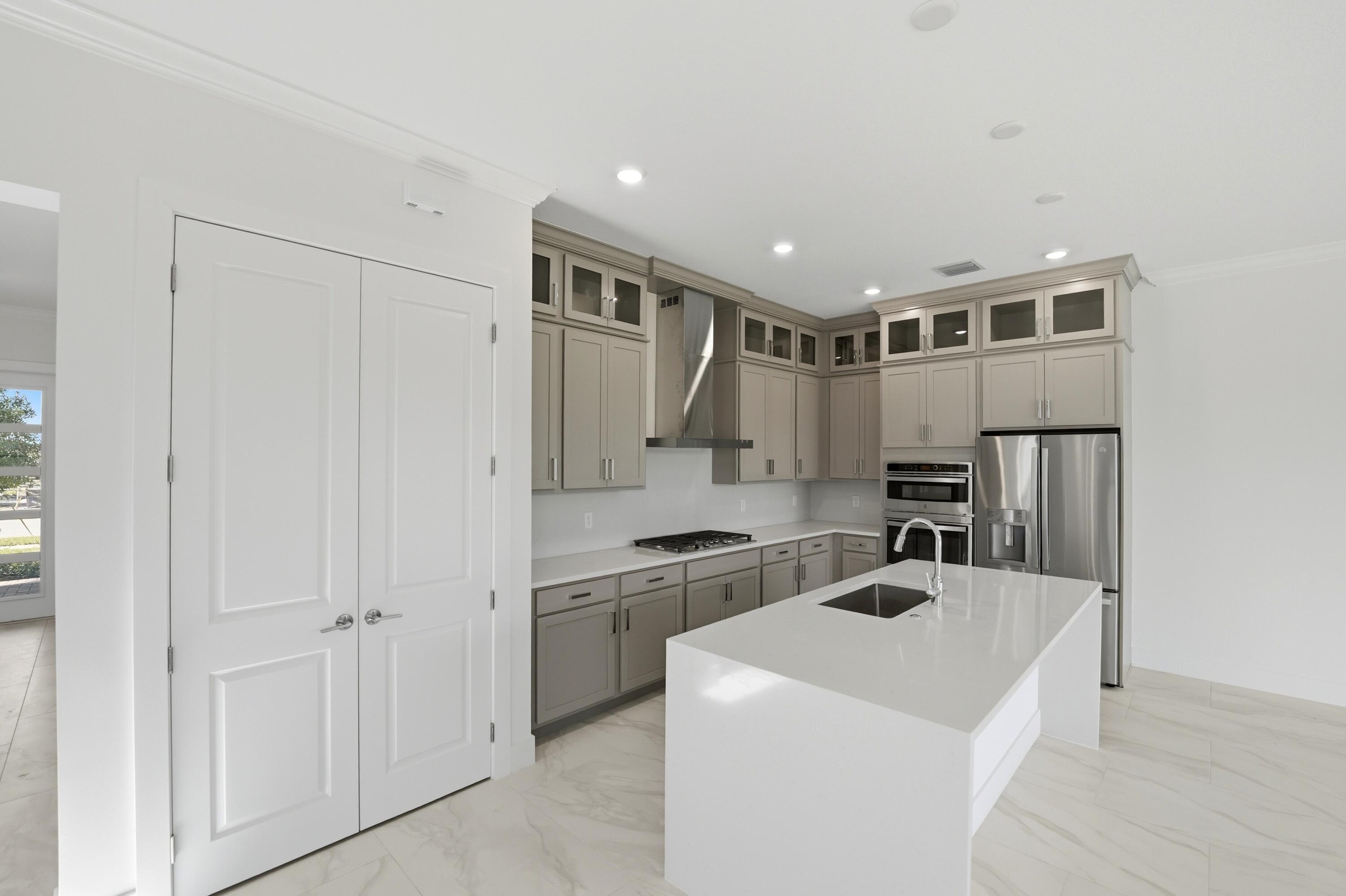 1016 Raleigh Way, Wellington, FL 33414, Wellington - Photo 4