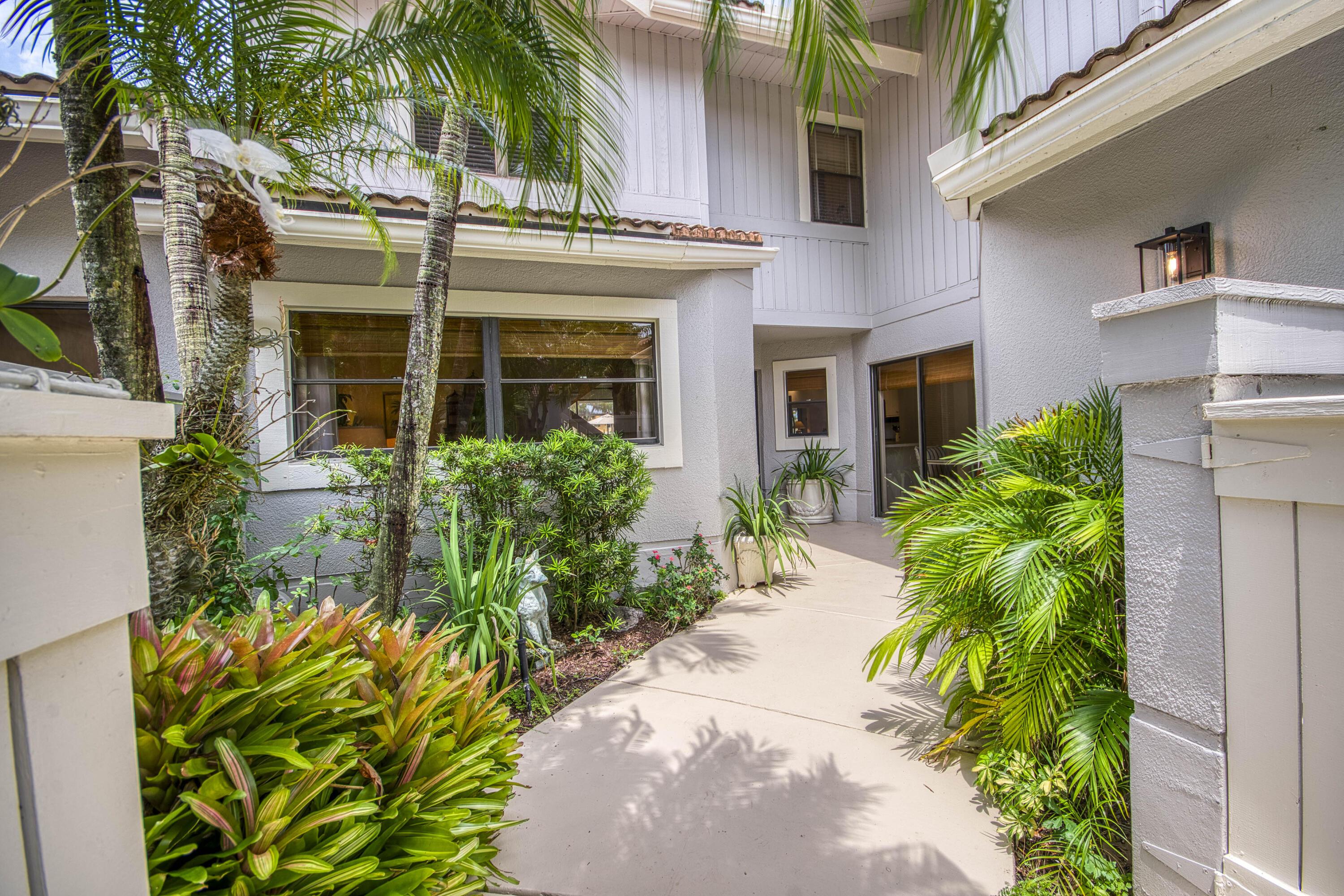 525 Prestwick Circle, Palm Beach Gardens, FL 33418, Palm Beach Gardens - Photo 2