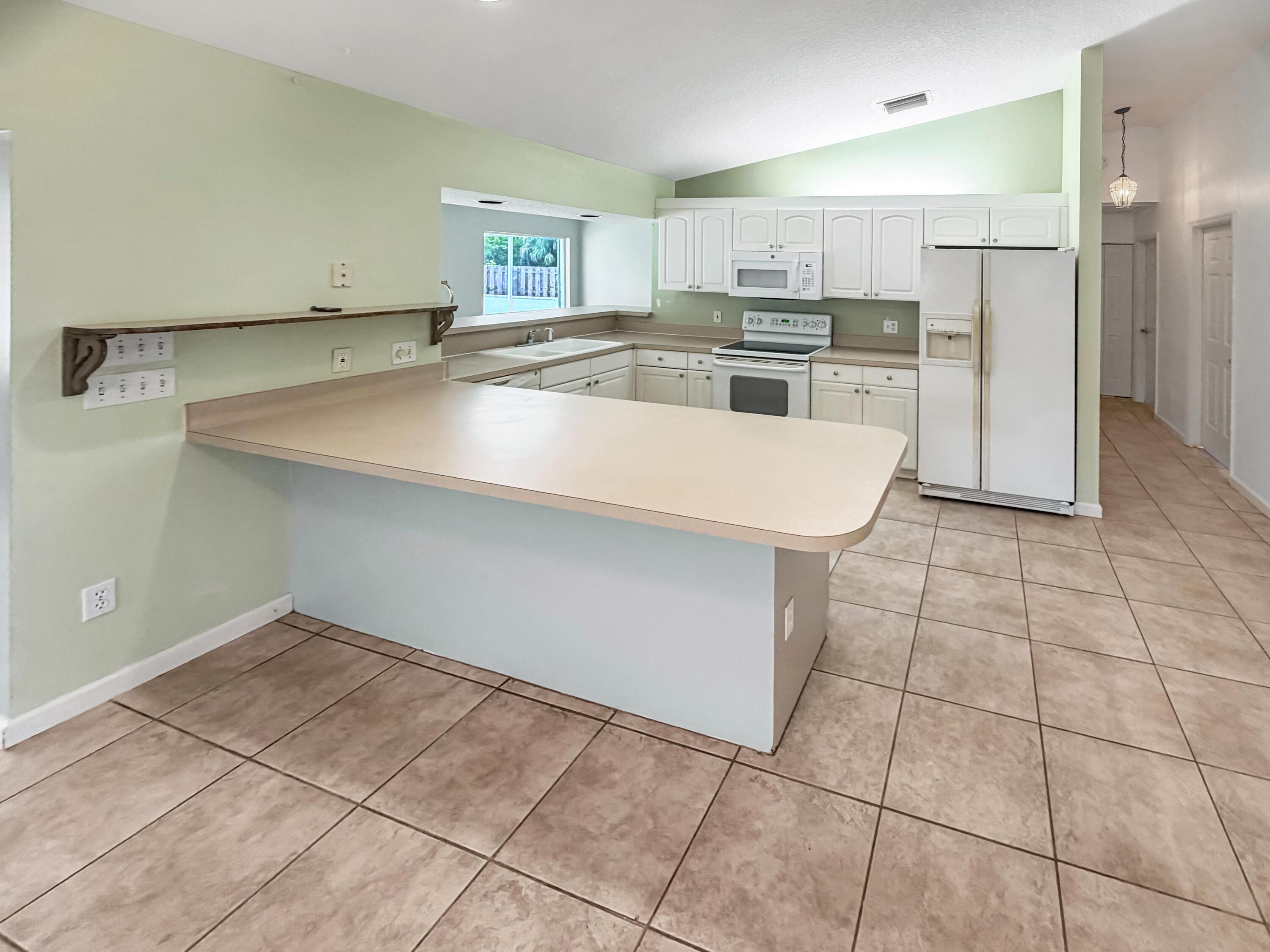 2361 NE 21st Avenue, Jensen Beach, FL 34957, Jensen Beach - Photo 2