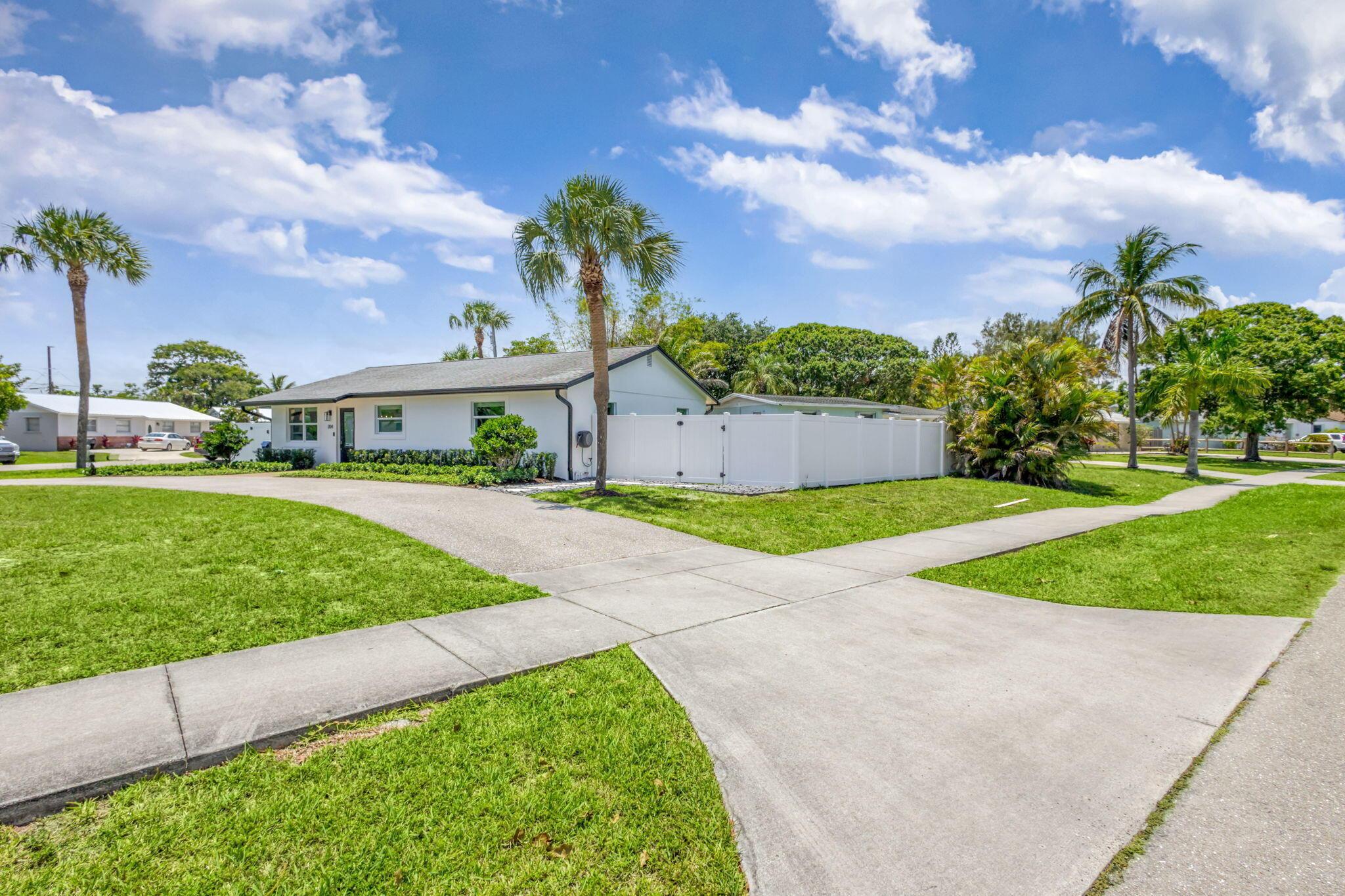 204 W Whitney Drive, Jupiter, FL 33458, Jupiter - Photo 2