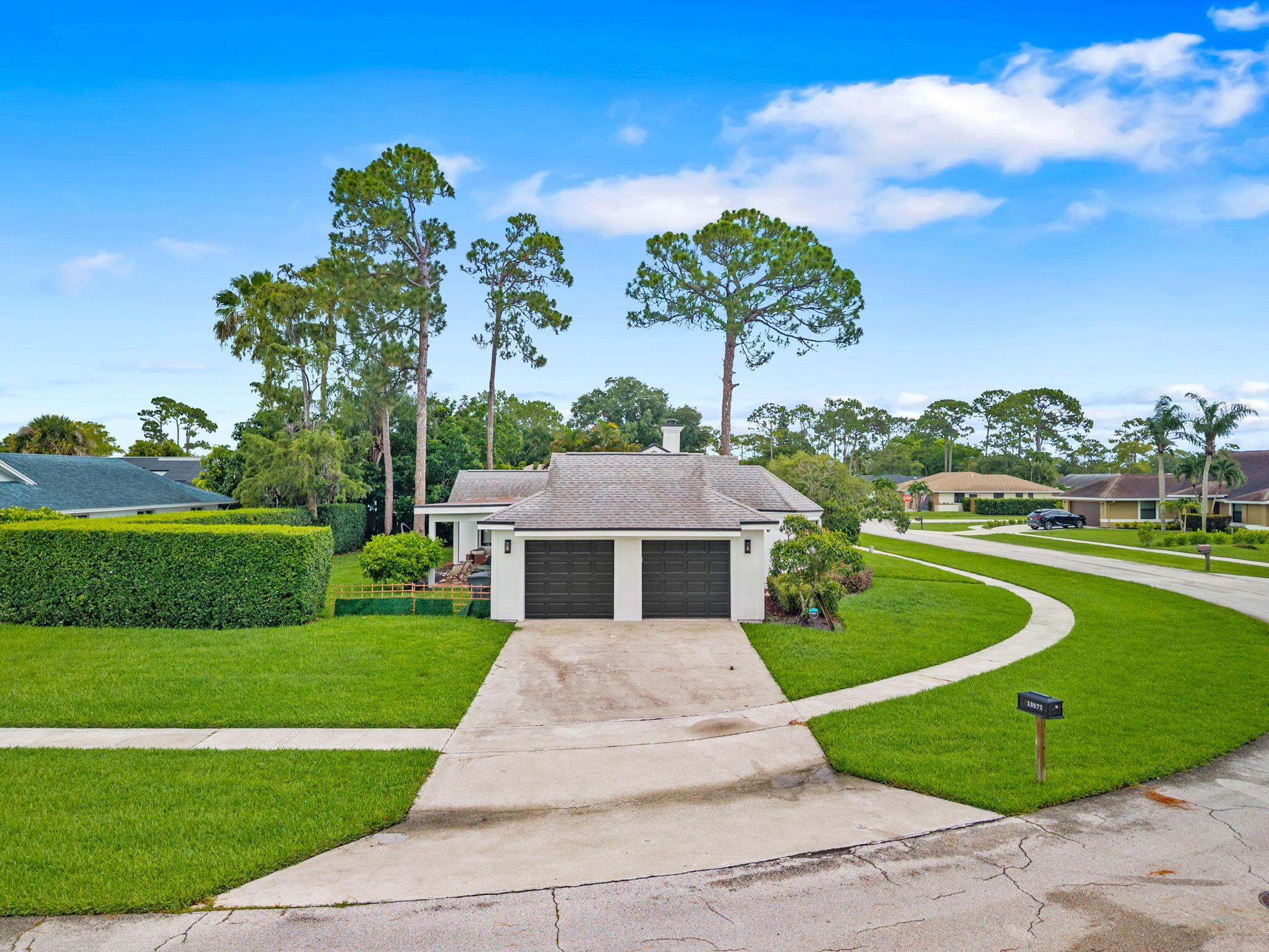 13571 Jonquil Place, Wellington, FL 33414, Wellington - Photo 2