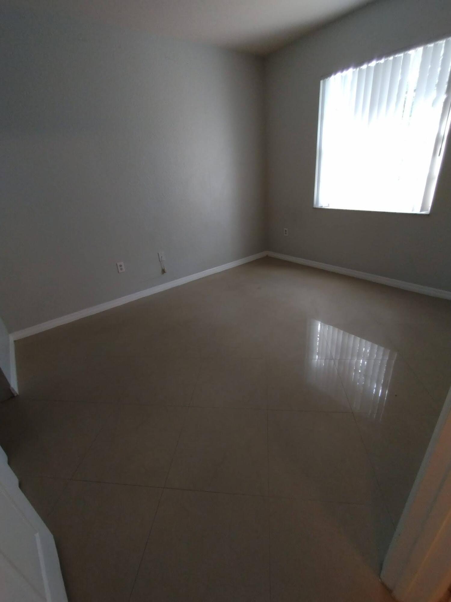 2307 Belmont Lane 2307, North Lauderdale, FL 33068, North Lauderdale - Photo 4