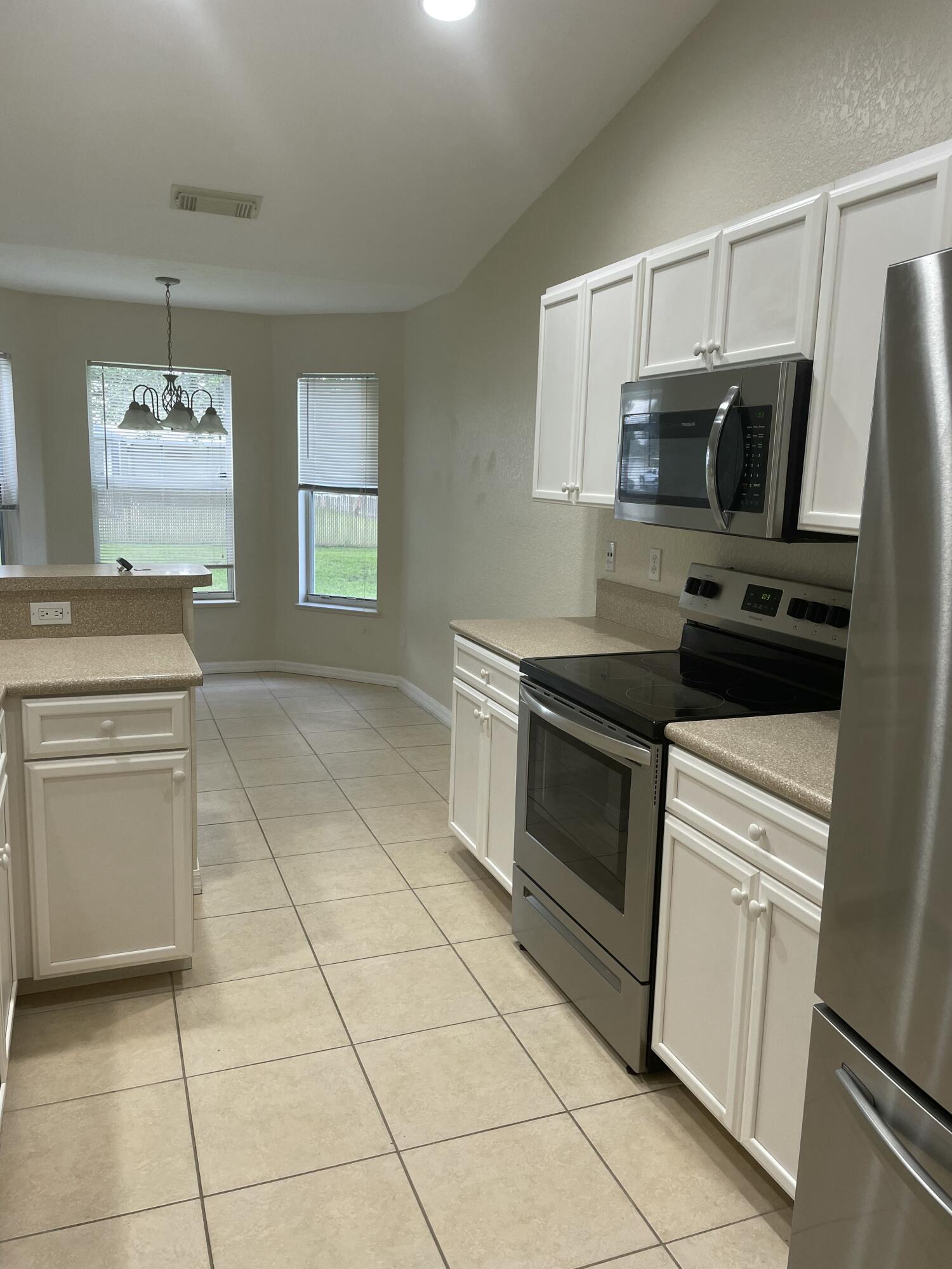 435 SW Lakota Avenue, Port St. Lucie, FL 34953, Port St. Lucie - Photo 3
