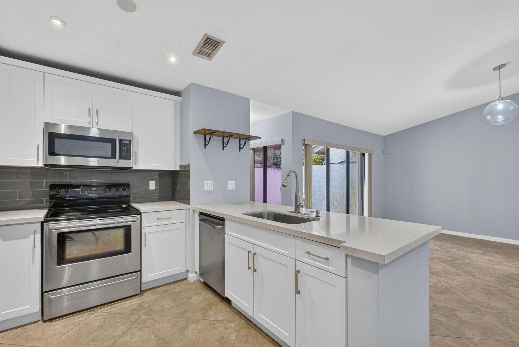3076 S Oakland Forest Drive 503, Oakland Park, FL 33309, Oakland Park - Photo 2