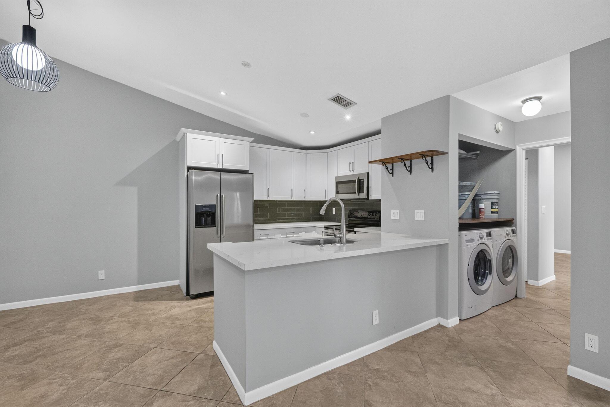3076 S Oakland Forest Drive 503, Oakland Park, FL 33309, Oakland Park - Photo 5
