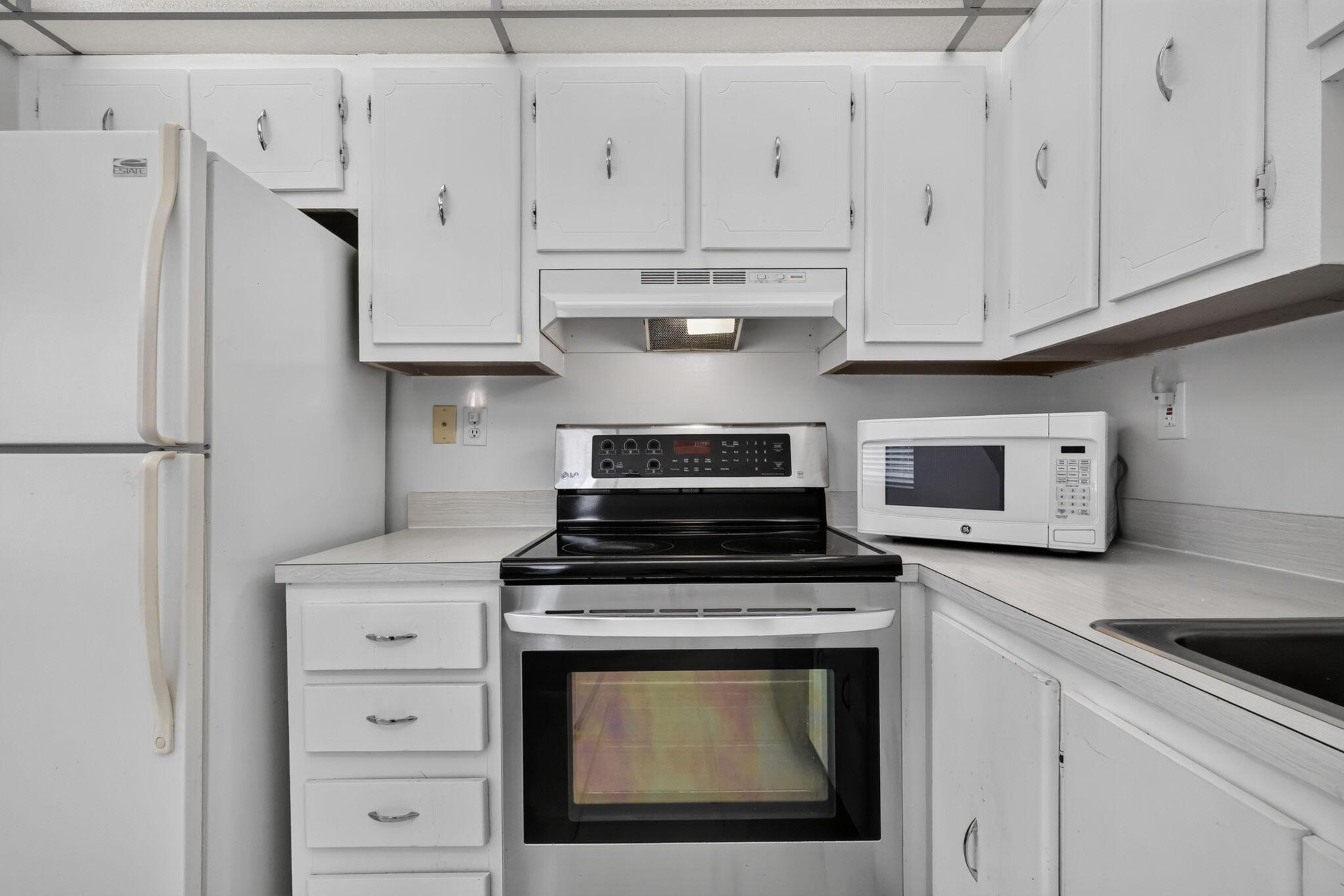 40 Burgundy A, Delray Beach, FL 33484, Delray Beach - Photo 2