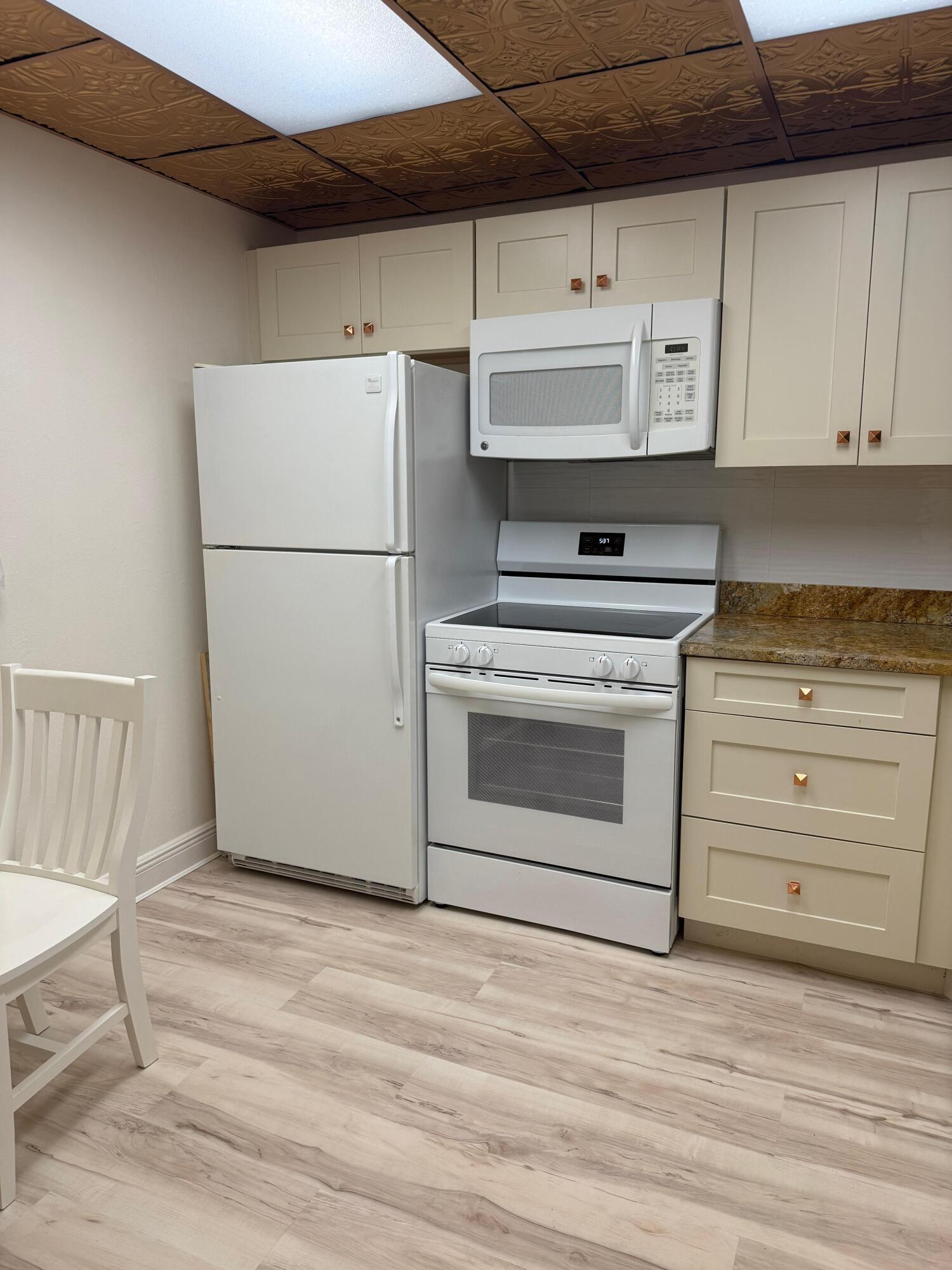 2601 NE 3rd Court 202, Boynton Beach, FL 33435, Boynton Beach - Photo 2
