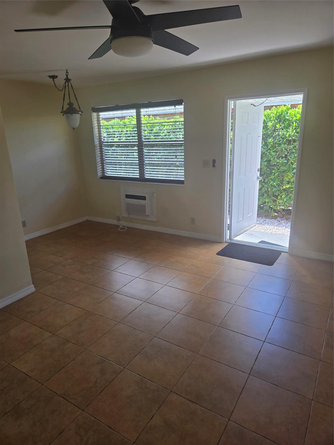1416 NE 5th Court NE 3, Fort Lauderdale, FL 33301, Fort Lauderdale - Photo 3