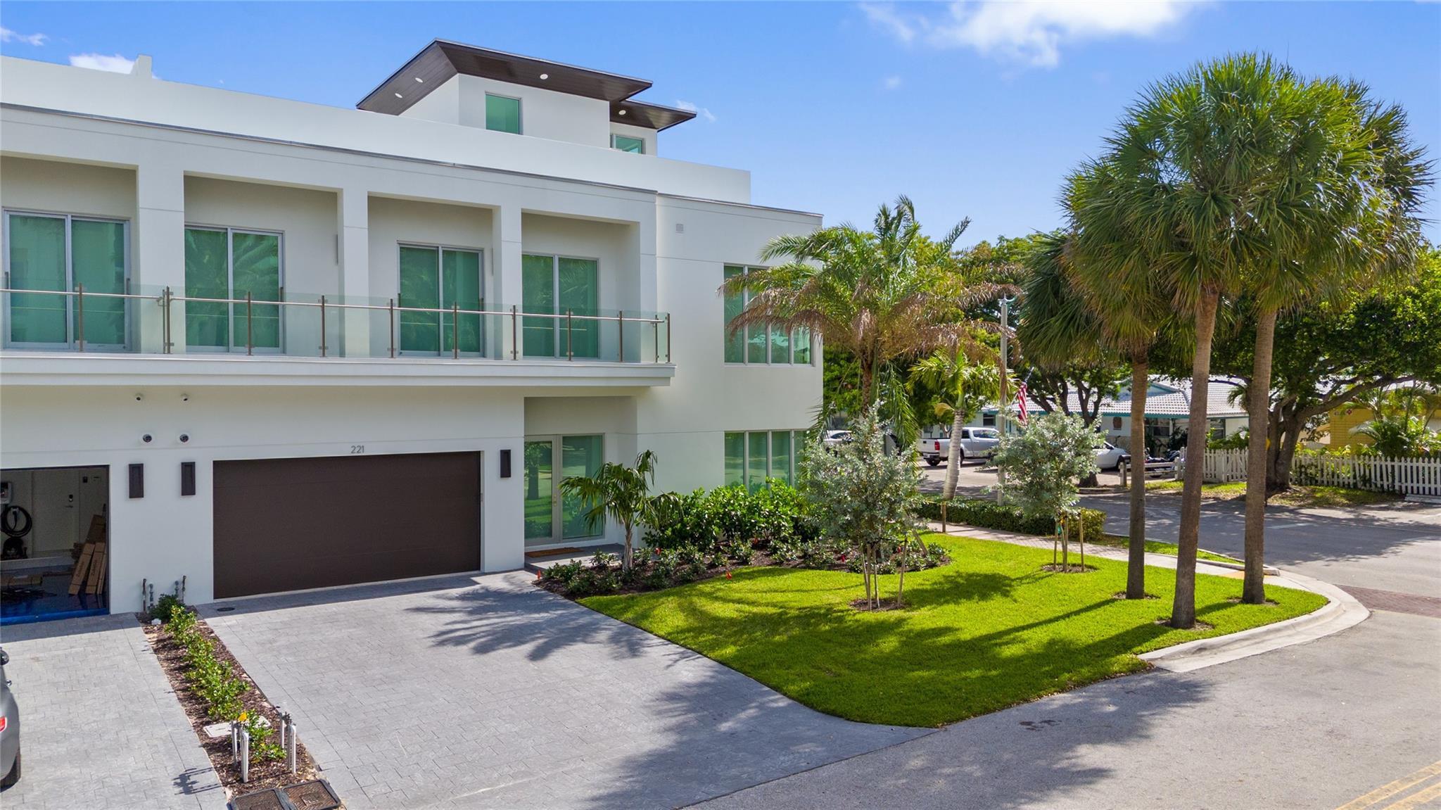 221 Shore Court Unit 221, Lauderdale-By-The-Sea, FL 33308, Lauderdale-By-The-Sea - Photo 2