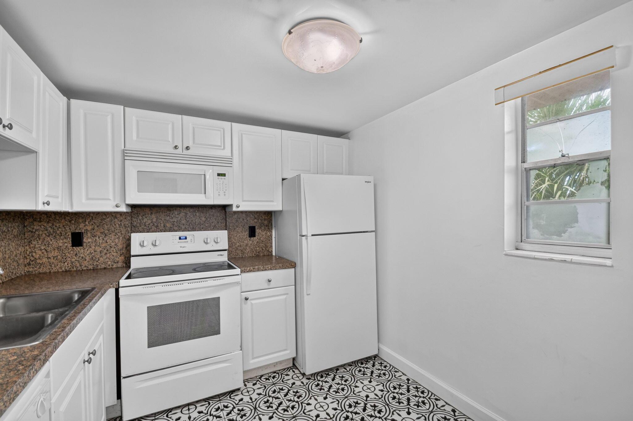 1505 Crescent Circle B24, Lake Park, FL 33403, Lake Park - Photo 5