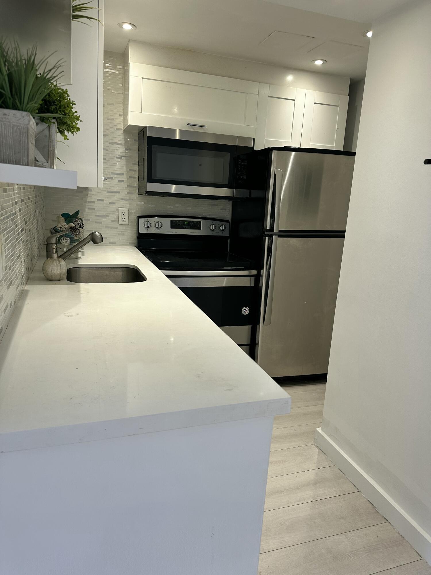 800 West Avenue 637, Miami Beach, FL 33139, Miami Beach - Photo 4