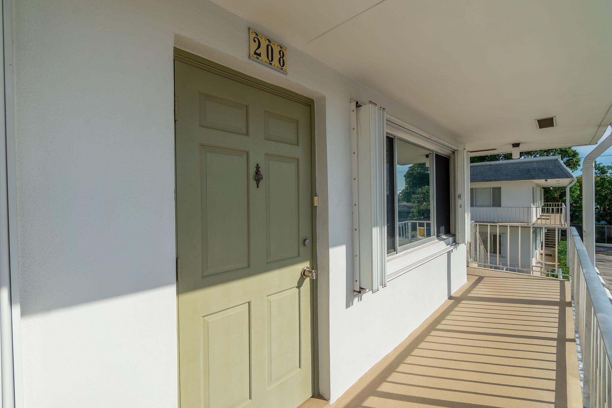 3280 Cynthia Lane 208, Lake Worth Beach, FL 33461, Lake Worth Beach - Photo 3