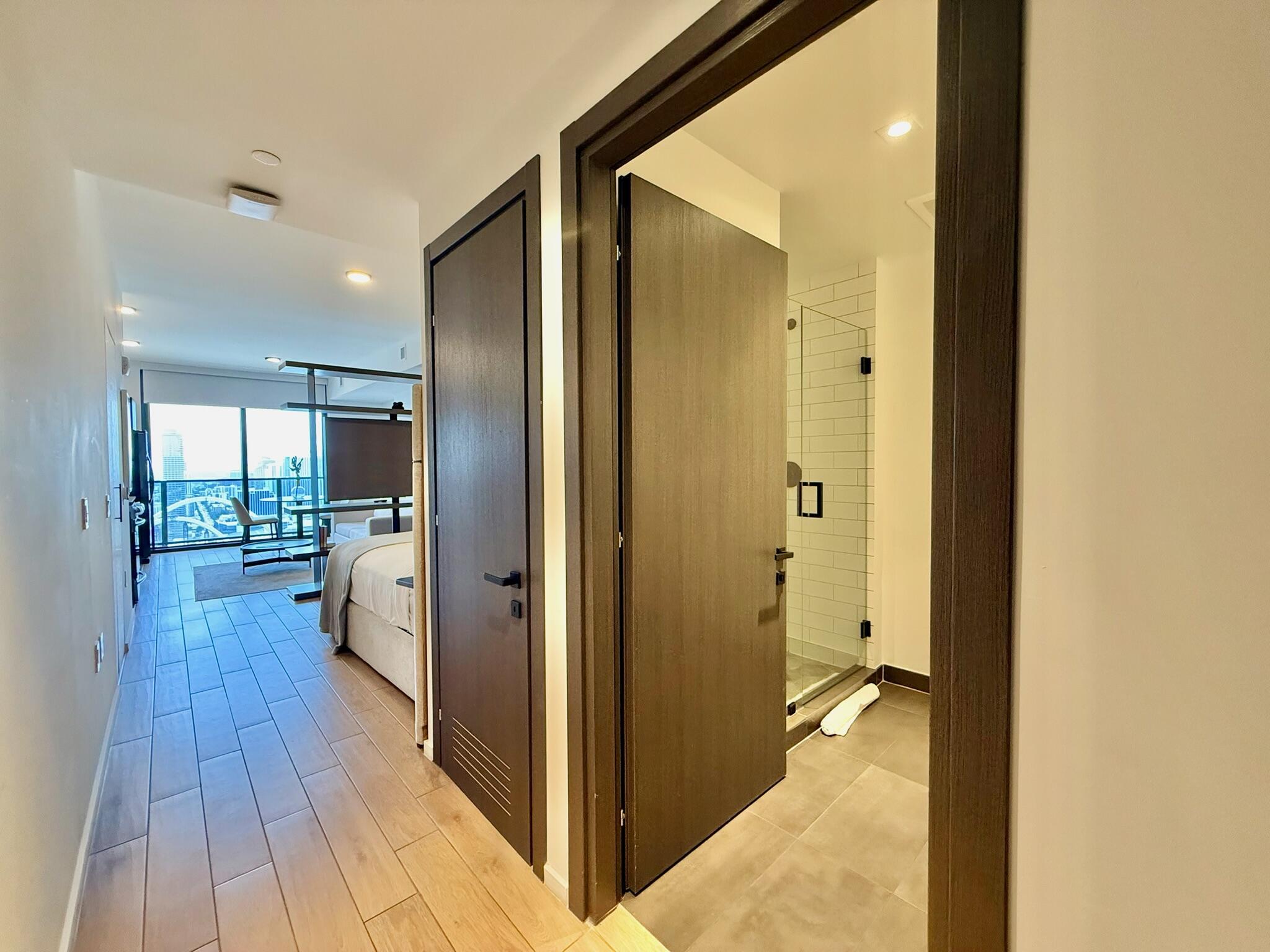 398 NE 5th Street 3907, Miami, FL 33132, Miami - Photo 3