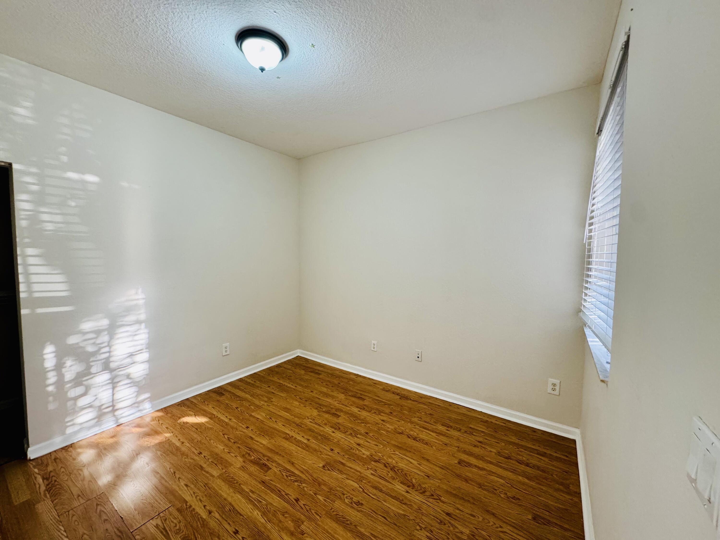 1954 Freeport Lane 1954, Riviera Beach, FL 33404, Riviera Beach - Photo 4