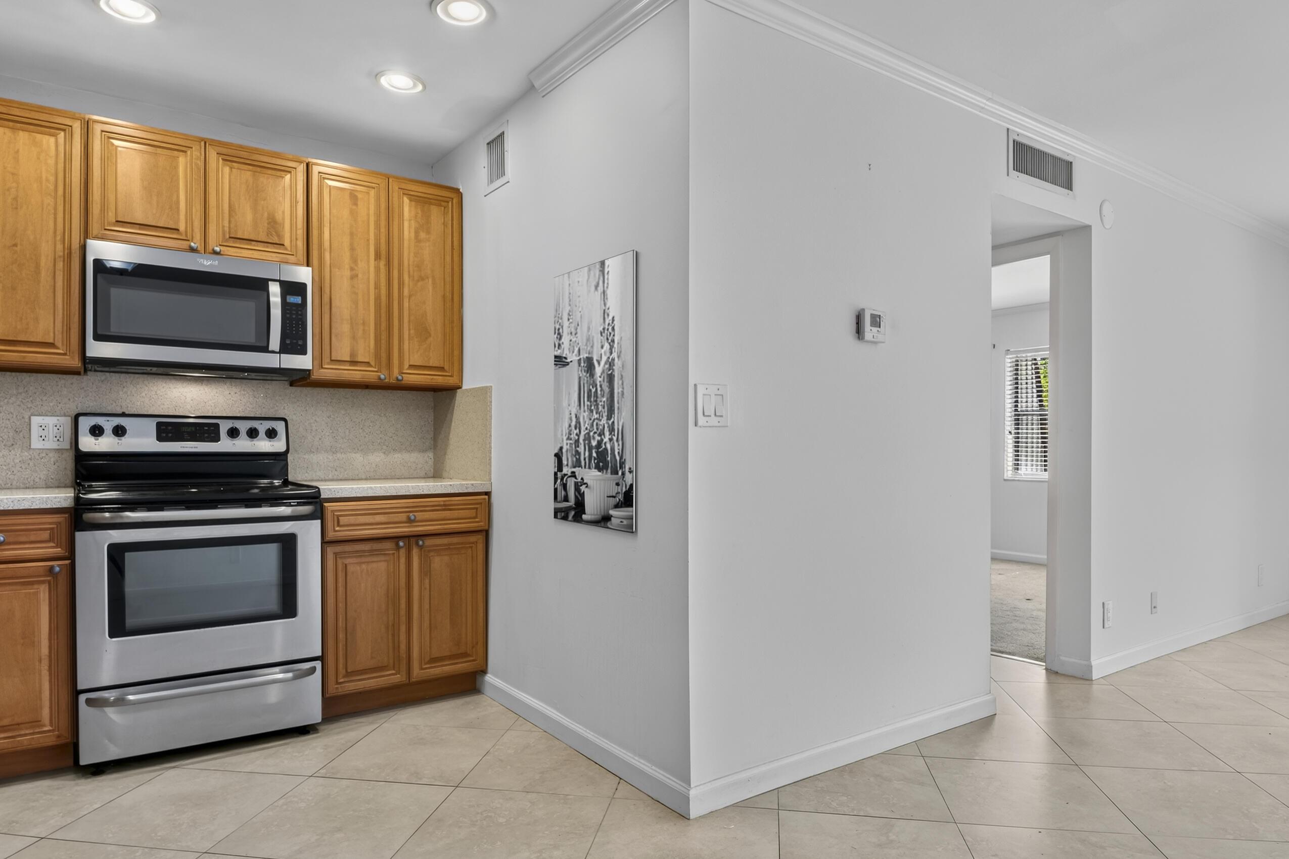 13 Jacaranda Drive 214, Plantation, FL 33324, Plantation - Photo 5