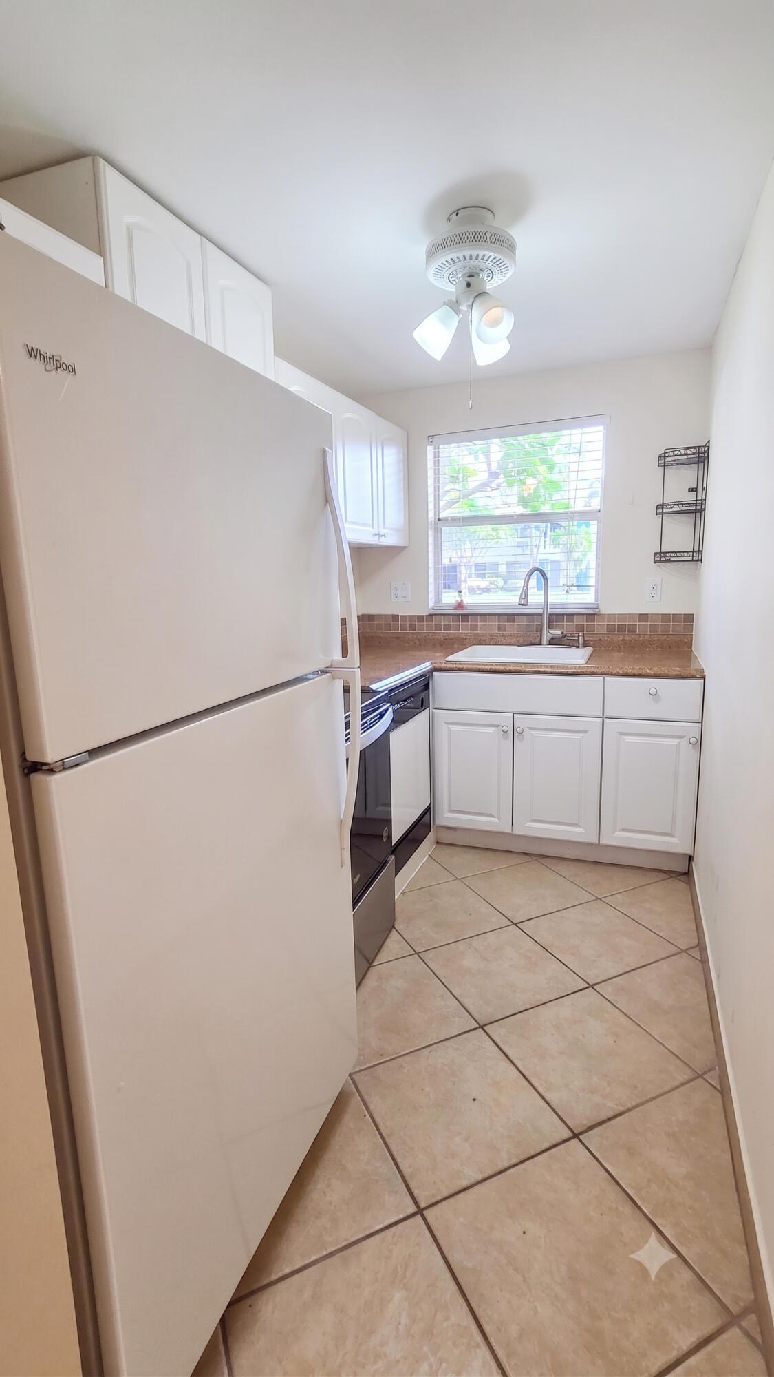 2400 NE 10th Street 108, Pompano Beach, FL 33062, Pompano Beach - Photo 4