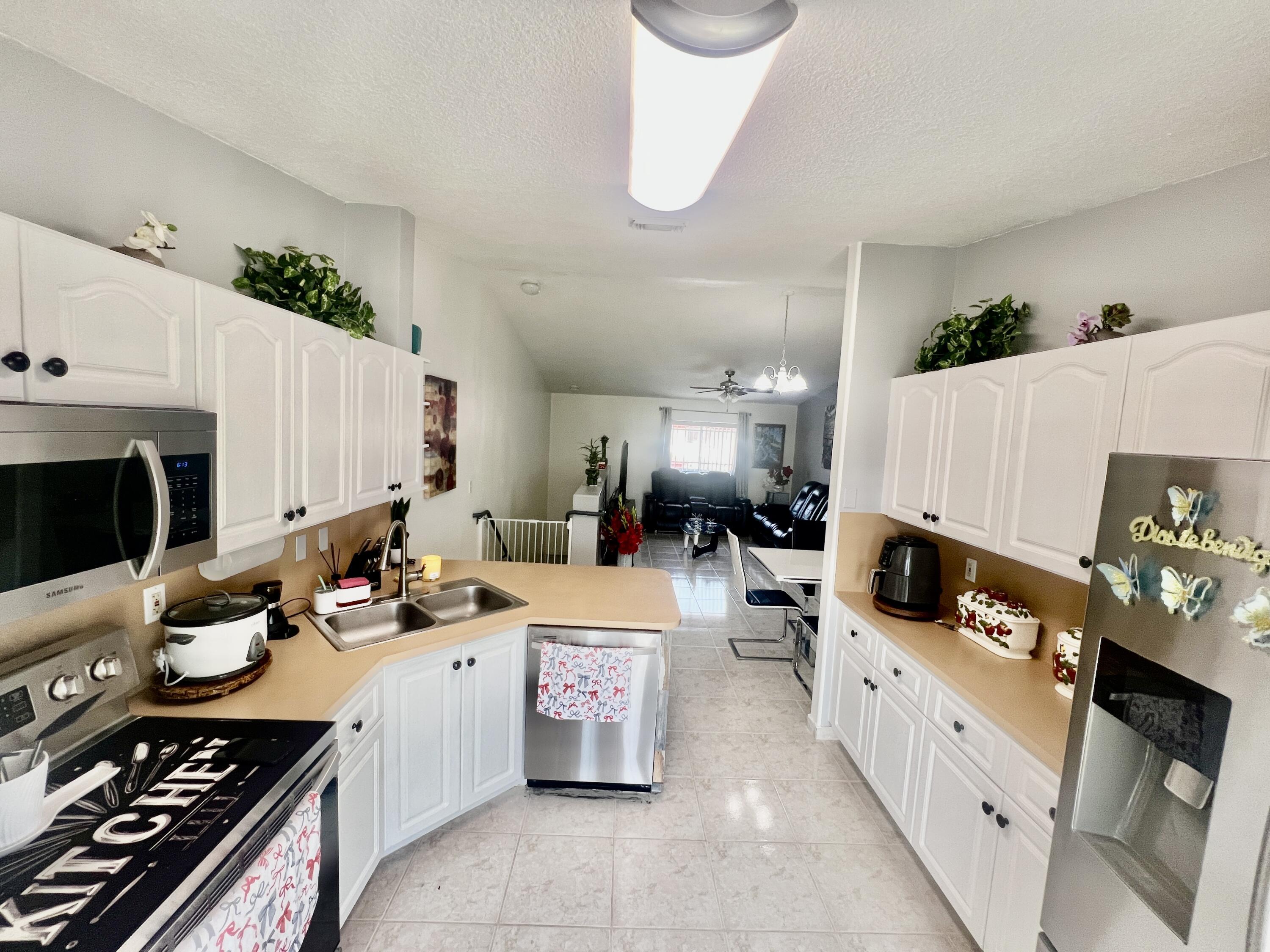 10903 W Okeechobee Road 201, Hialeah, FL 33018, Hialeah - Photo 5