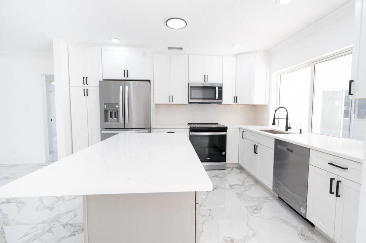 1070 SW 18th Street, Boca Raton, FL 33486, Boca Raton - Photo 4