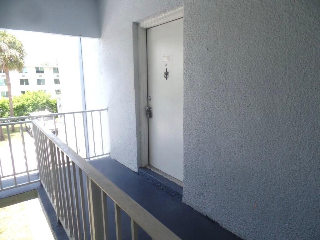 411 Executive Center Drive 210, West Palm Beach, FL 33401, West Palm Beach - Photo 2
