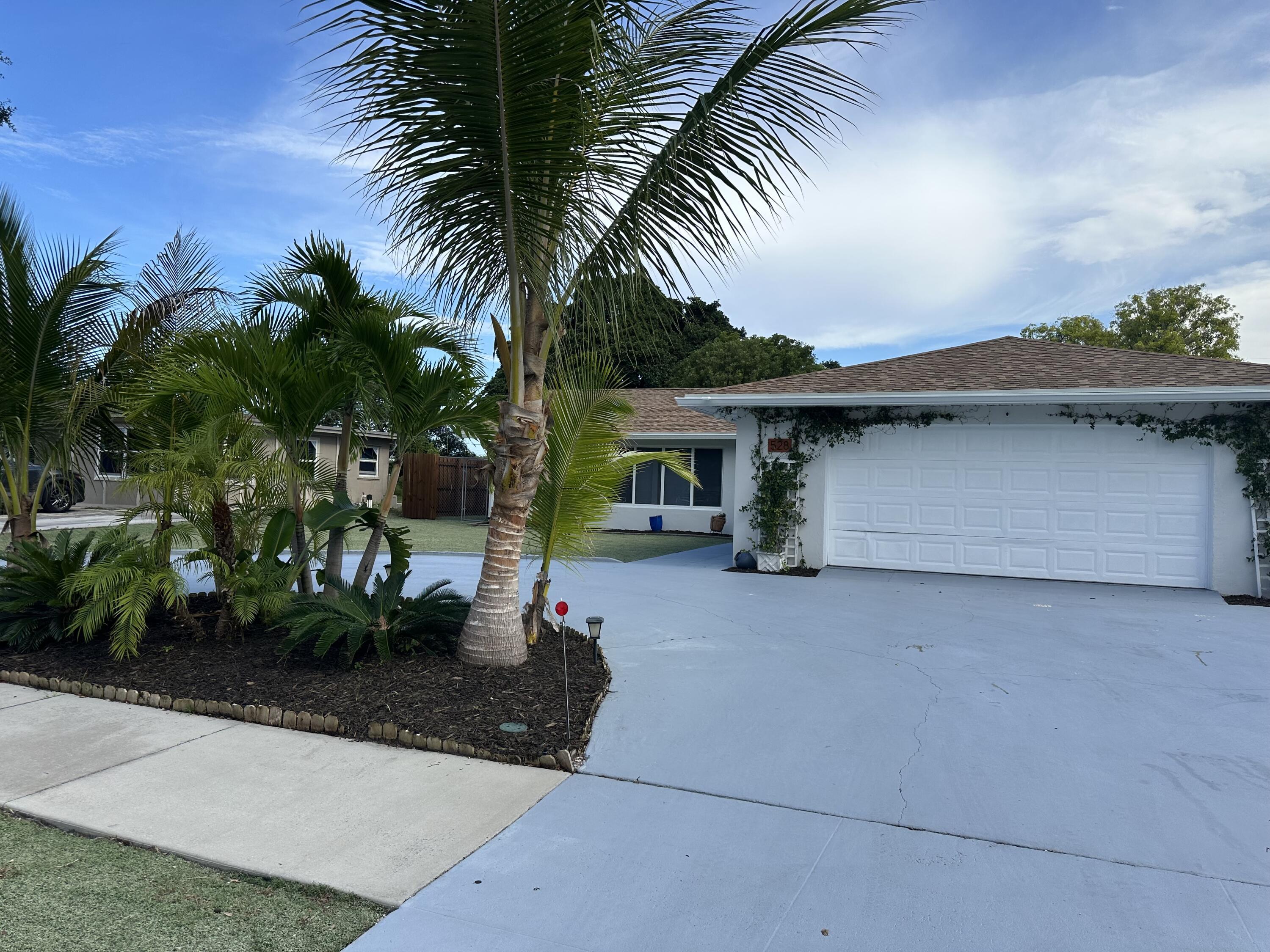 528 Date Palm Drive, Lake Park, FL 33403, Lake Park - Photo 2