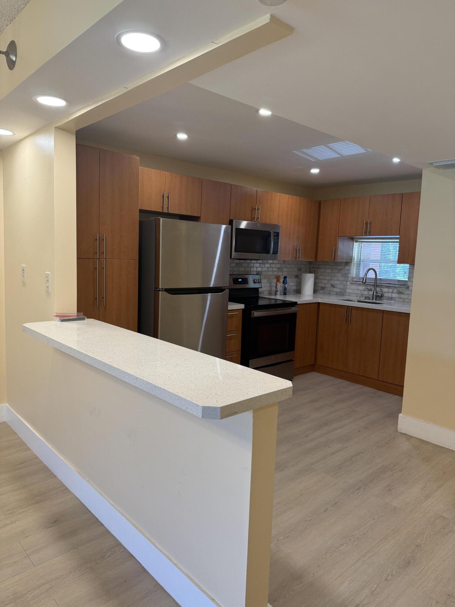 830 S Hollybrook Drive 204, Pembroke Pines, FL 33025, Pembroke Pines - Photo 3