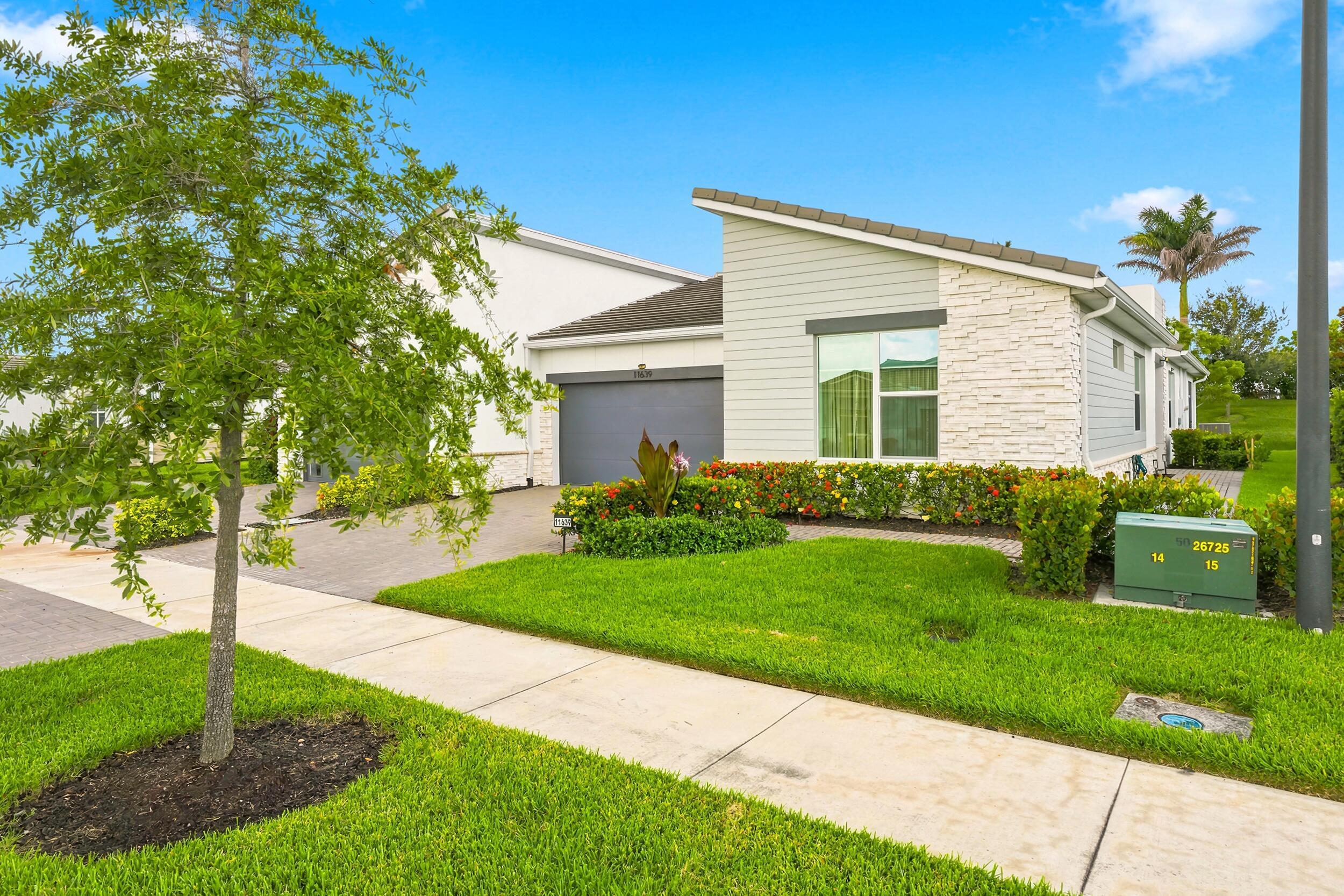 11639 SW Viridian Boulevard, Port St. Lucie, FL 34987, Port St. Lucie - Photo 2