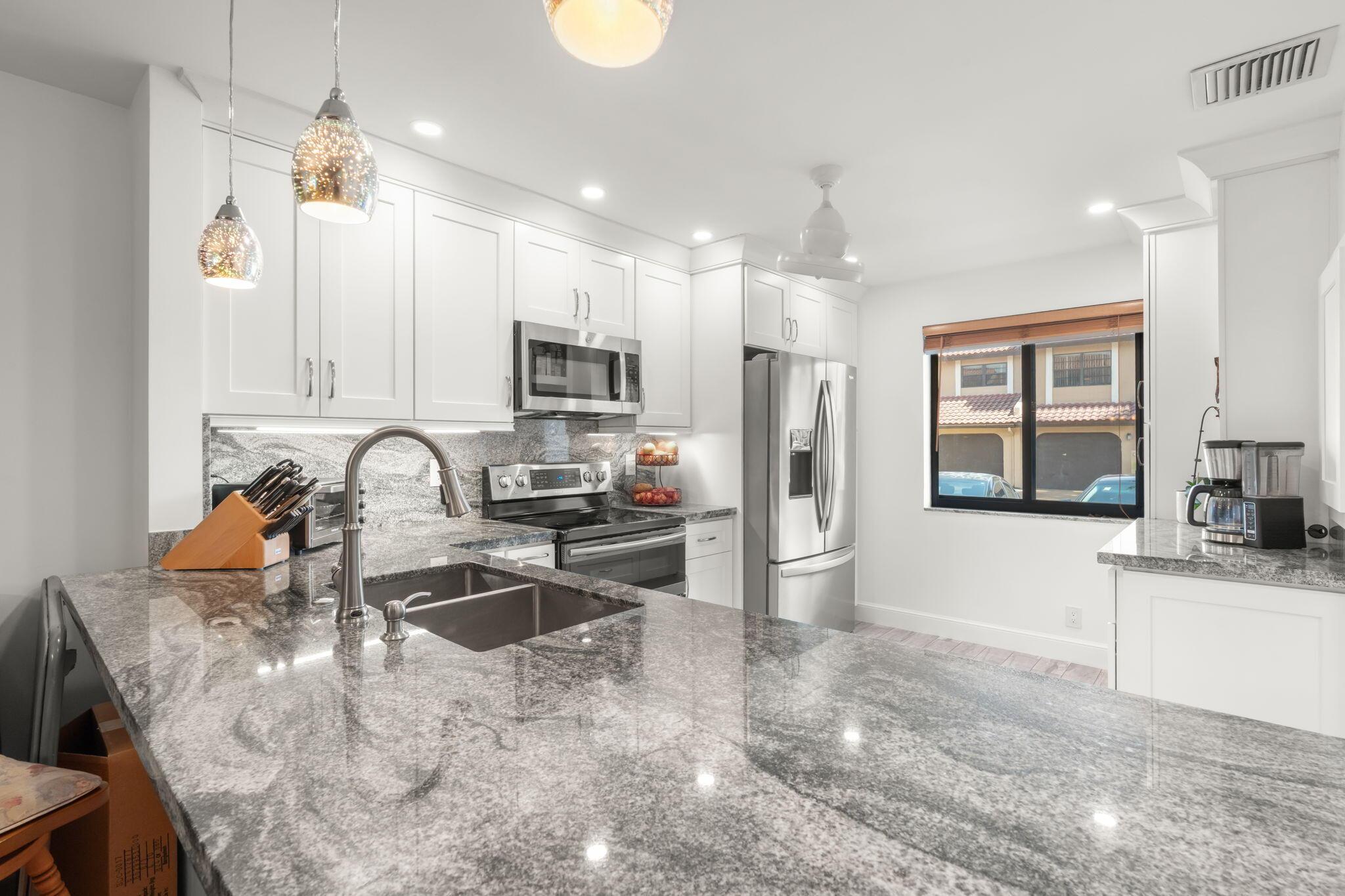 22075 Las Brisas Circle 306, Boca Raton, FL 33433, Boca Raton - Photo 3