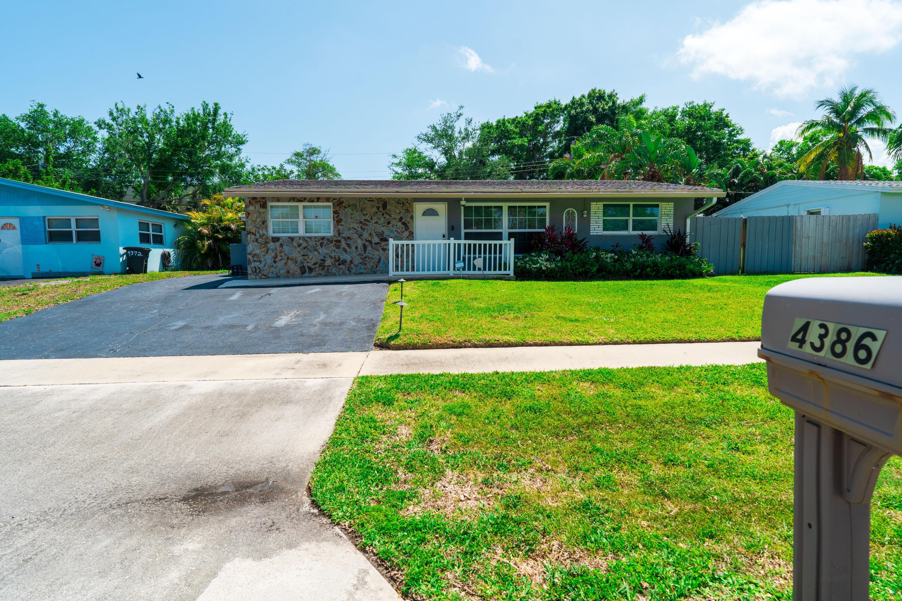 4386 Bamboo Drive, Palm Beach Gardens, FL 33410, Palm Beach Gardens - Photo 2