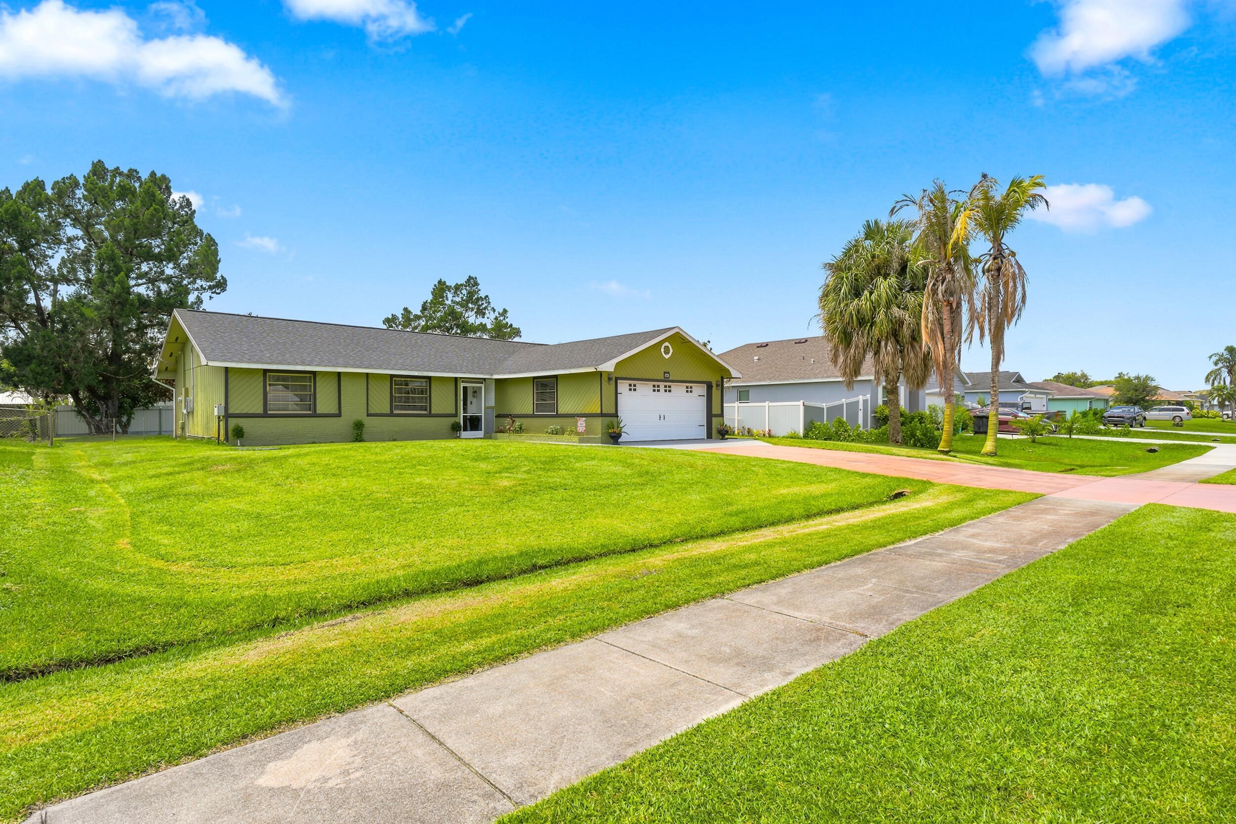 450 SE Thornhill Drive, Port St. Lucie, FL 34983, Port St. Lucie - Photo 3