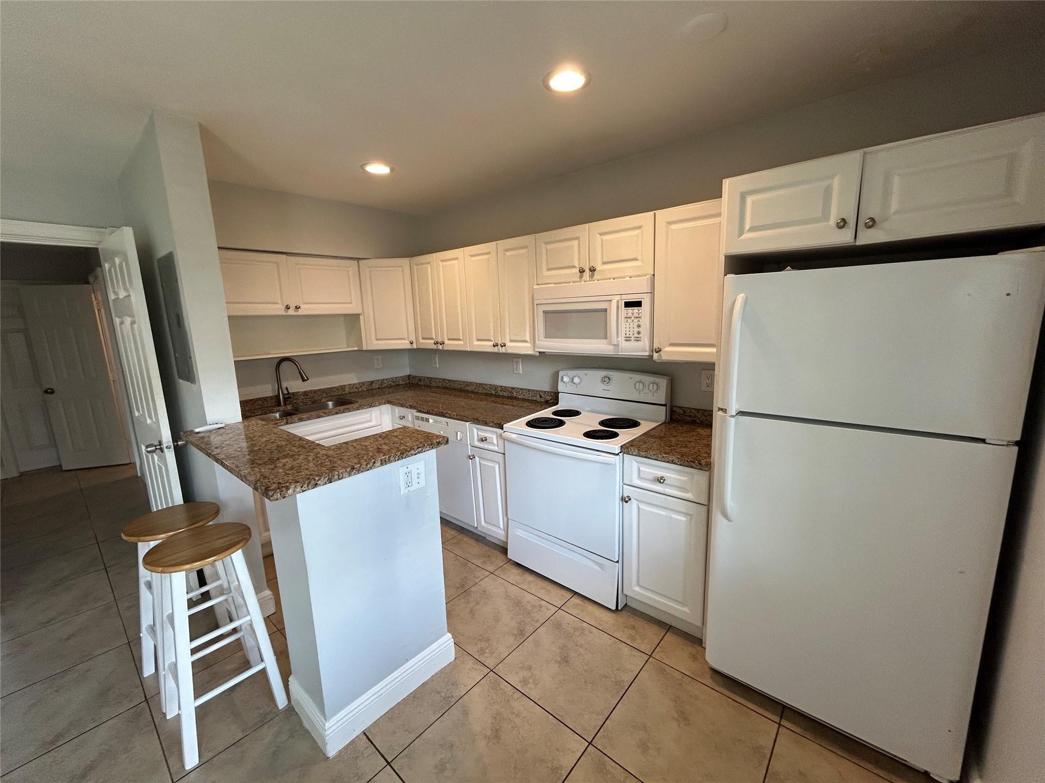 921 NE 17th Avenue 2, Fort Lauderdale, FL 33304, Fort Lauderdale - Photo 2