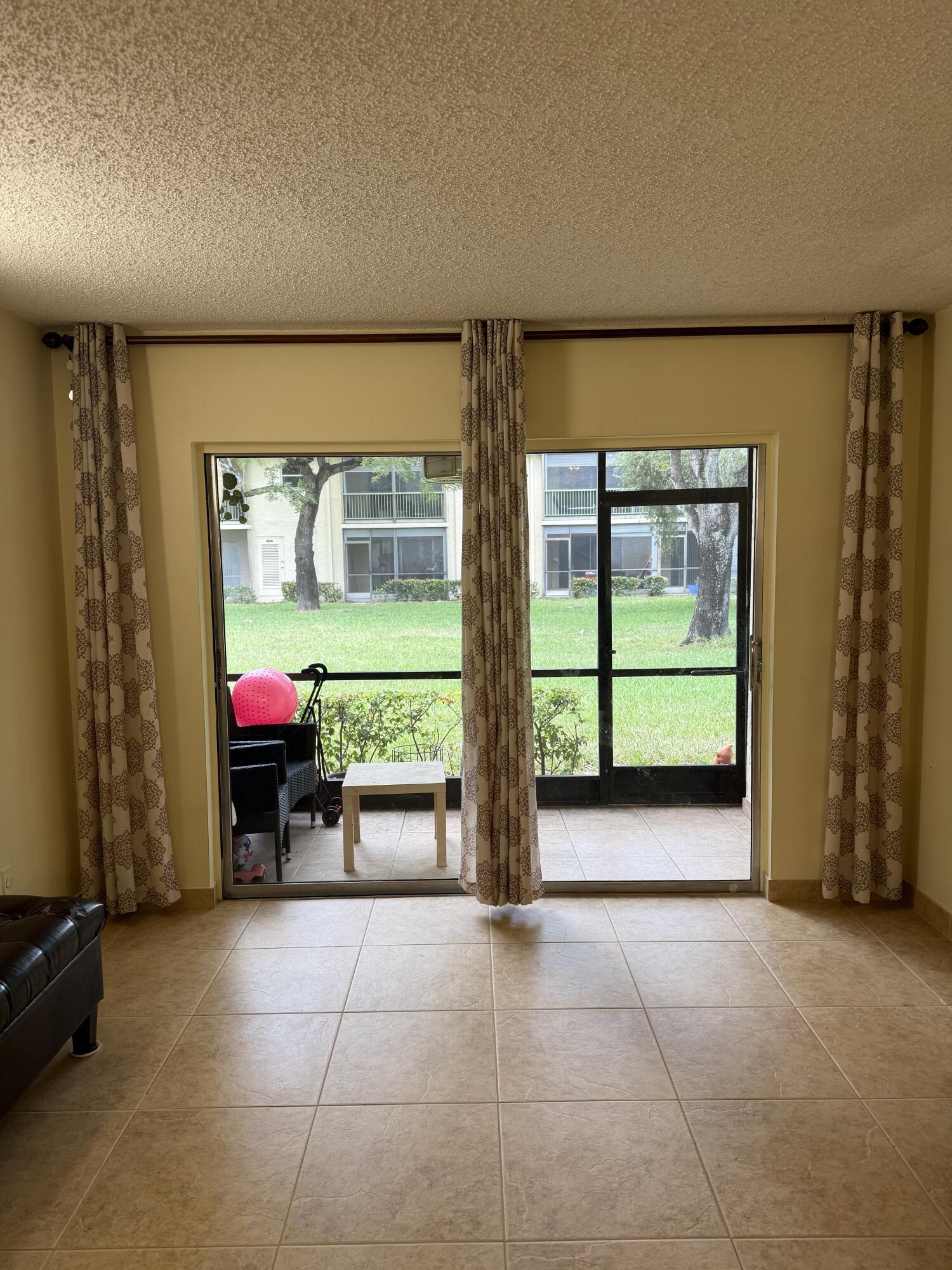 4272 NW 89th Avenue 103, Coral Springs, FL 33065, Coral Springs - Photo 2