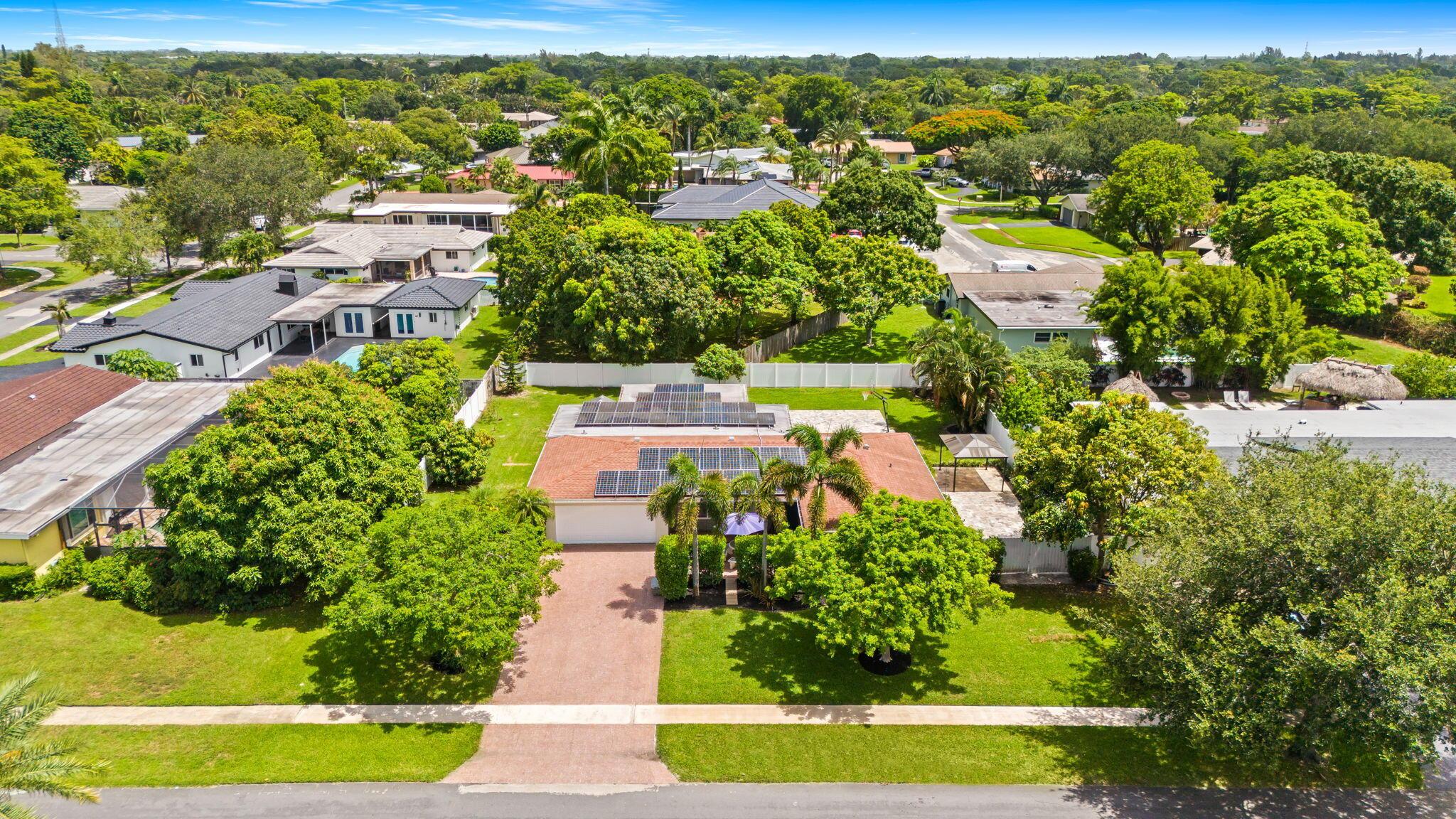 6131 SW 8th Street, Plantation, FL 33317, Plantation - Photo 3