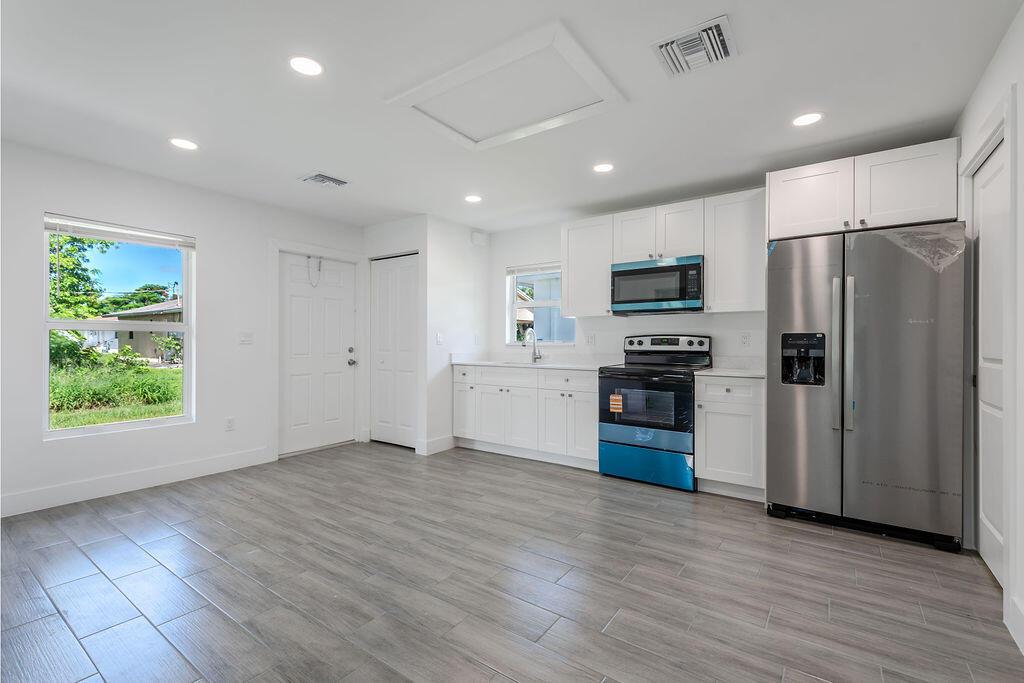 3018 SE Iris Street 2, Stuart, FL 34997, Stuart - Photo 4