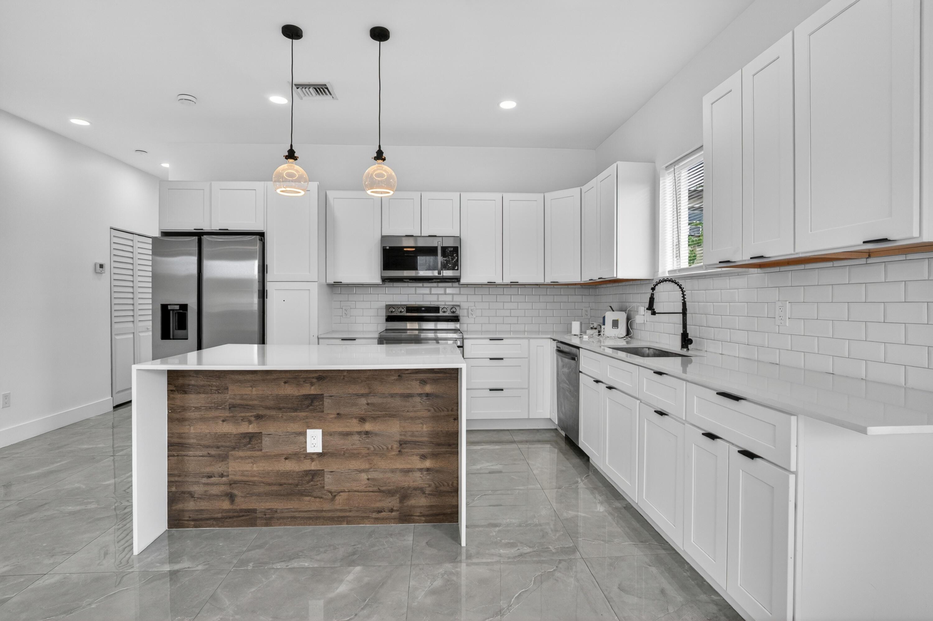 655 NW 24TH Avenue, Fort Lauderdale, FL 33311, Fort Lauderdale - Photo 5