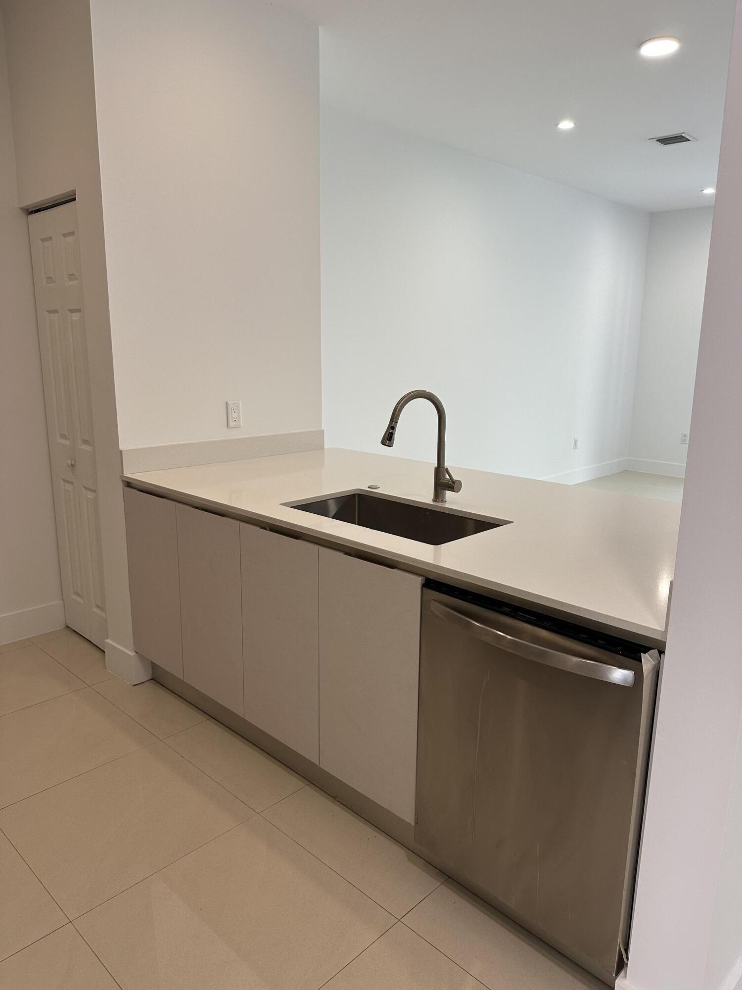 815 NE 17TH Avenue 3, Fort Lauderdale, FL 33304, Fort Lauderdale - Photo 3