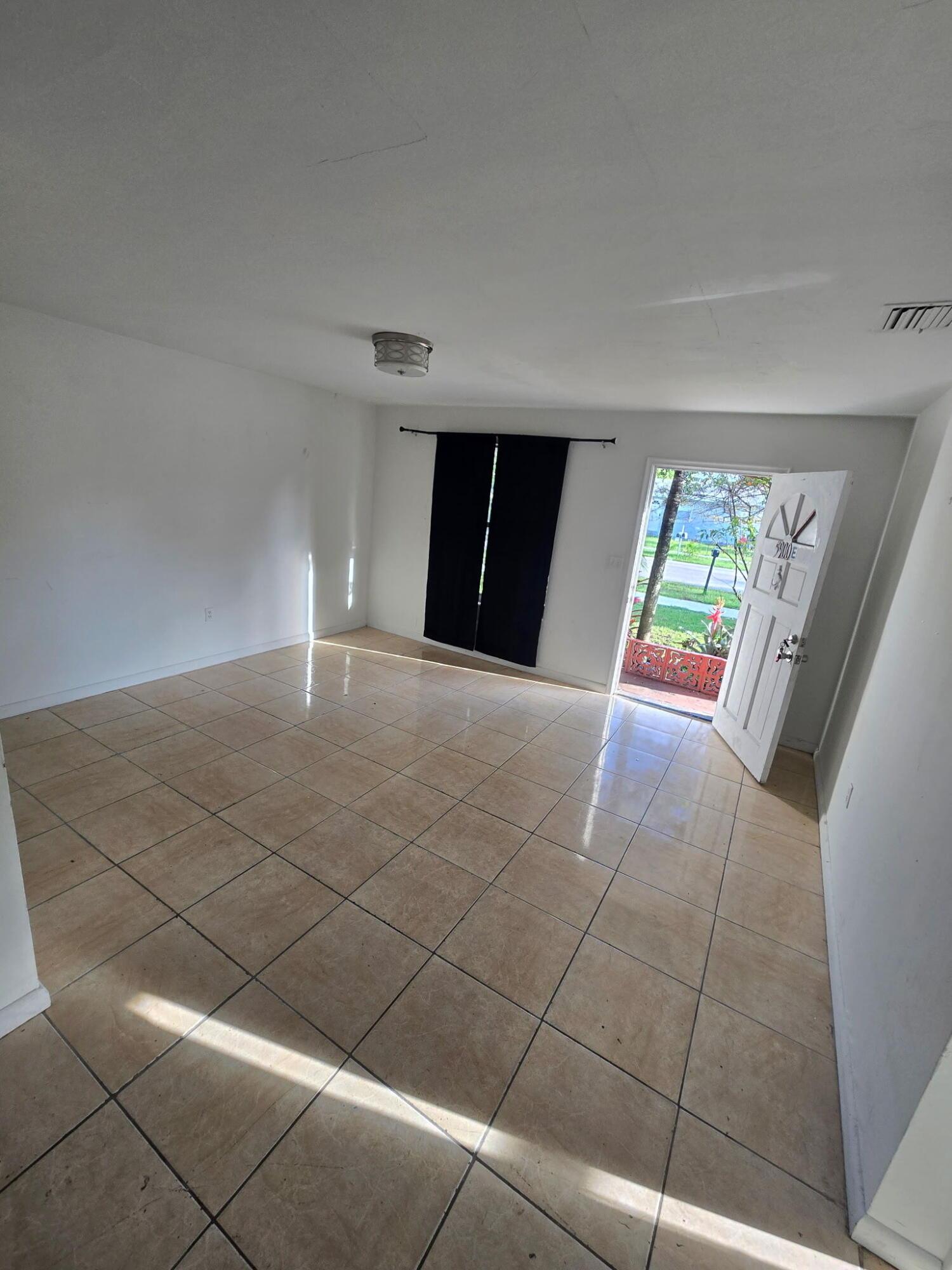 5900 GARFIELD Street E, Hollywood, FL 33021, Hollywood - Photo 4