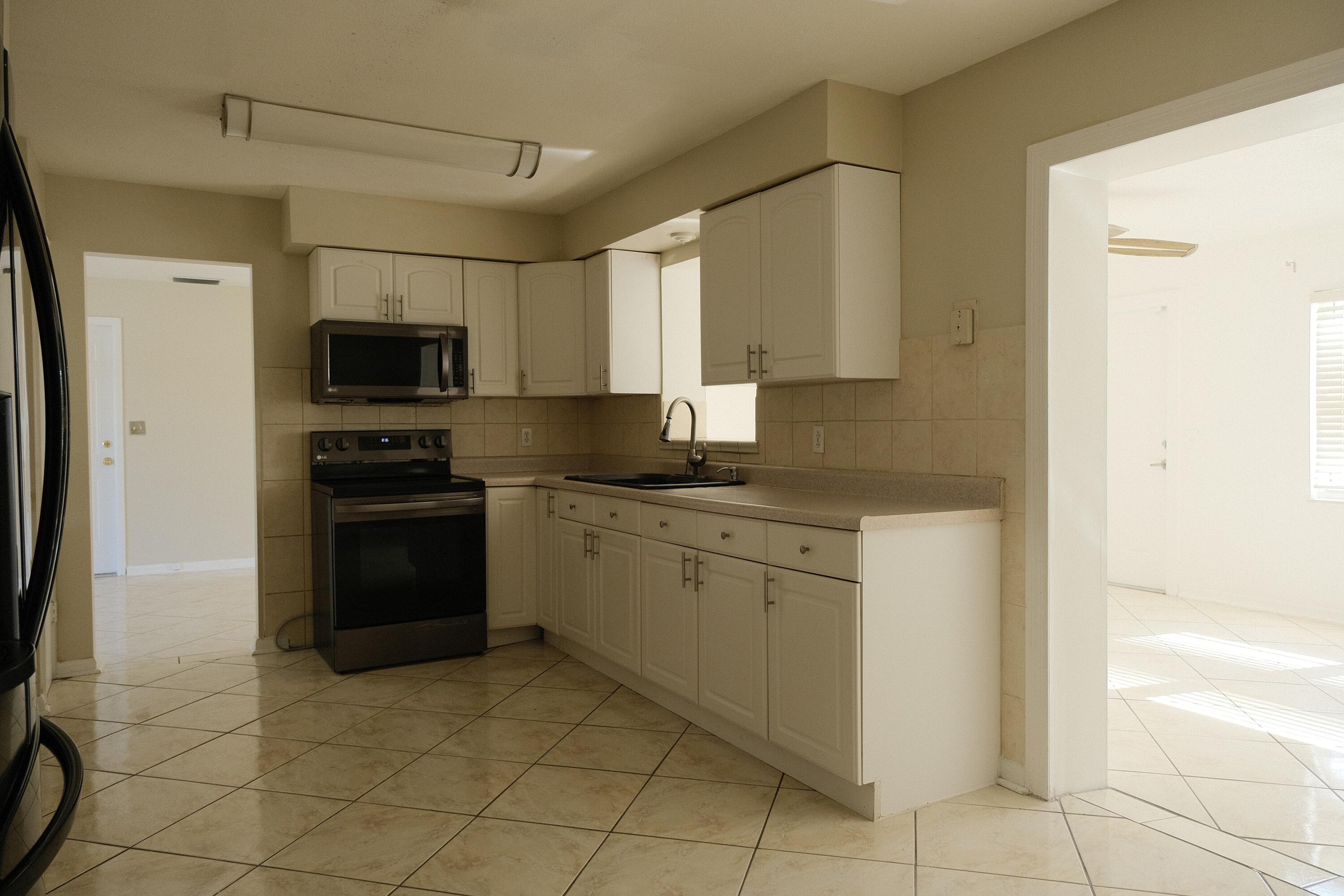980 Woodland Avenue, West Palm Beach, FL 33415, West Palm Beach - Photo 4