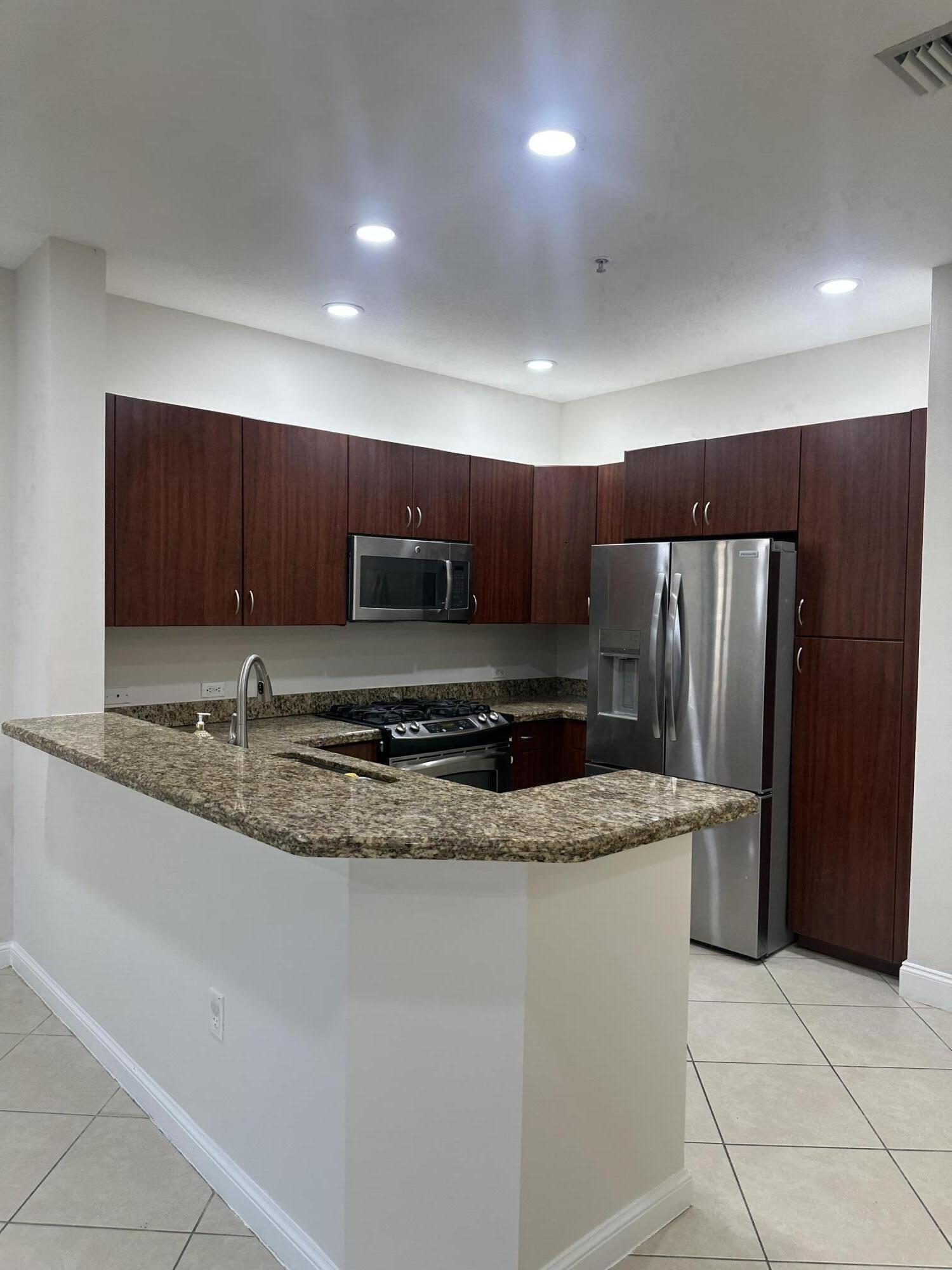 3020 NW 125th Avenue 315, Sunrise, FL 33323, Sunrise - Photo 2