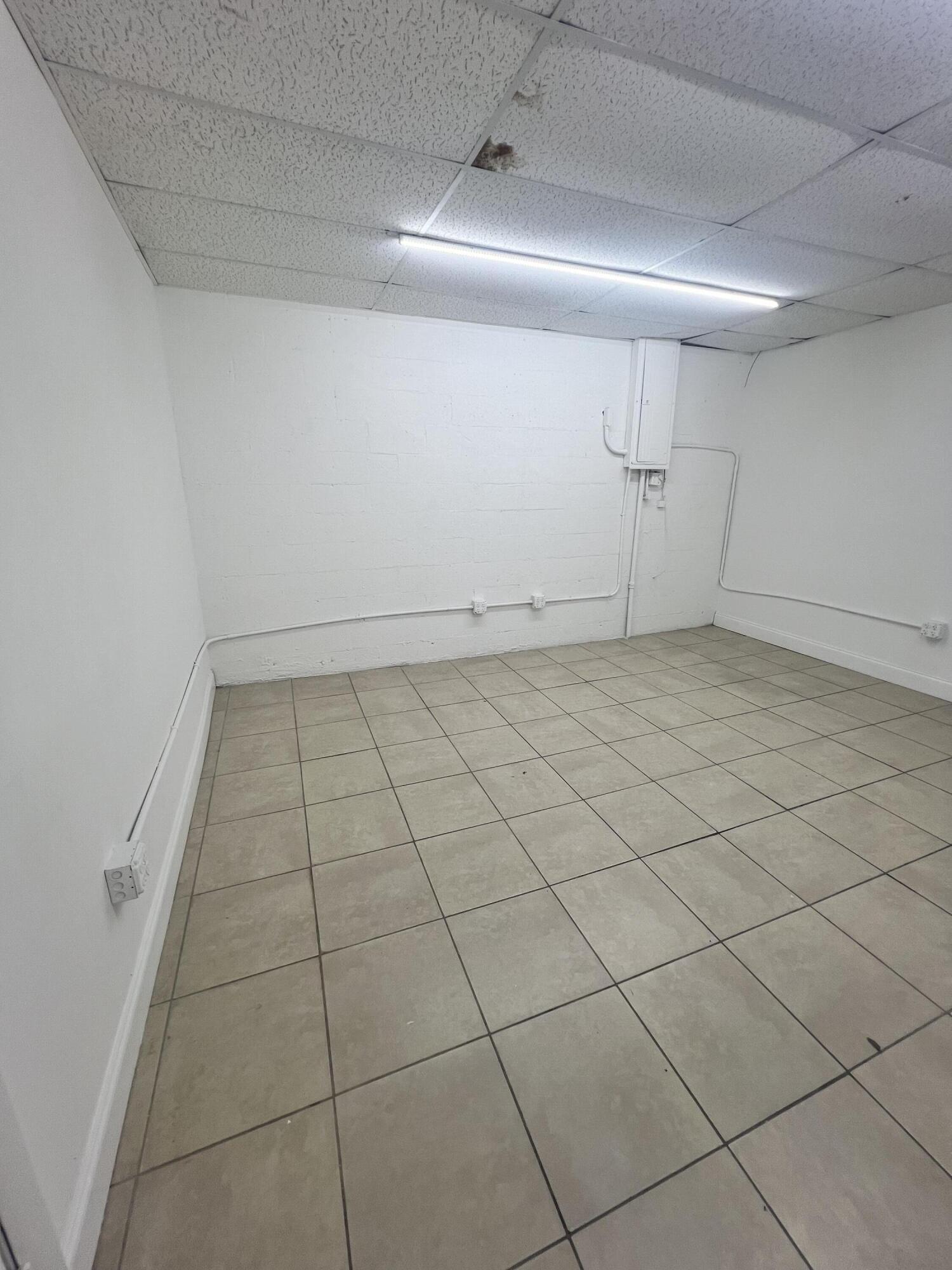 1750 LATHAM Road 13, West Palm Beach, FL 33409, West Palm Beach - Photo 2