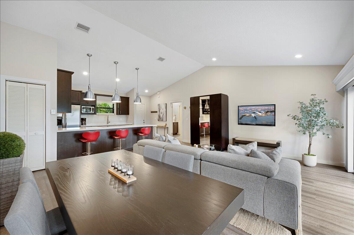 11863 Wimbledon Circle 542, Wellington, FL 33414, Wellington - Photo 2
