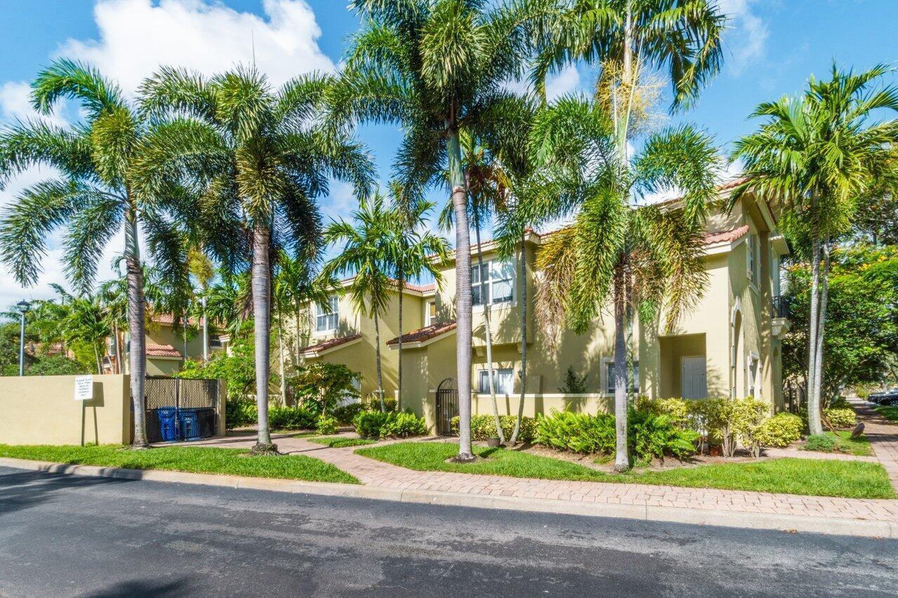 406 Lake Monterey Circle, Boynton Beach, FL 33426, Boynton Beach - Photo 2