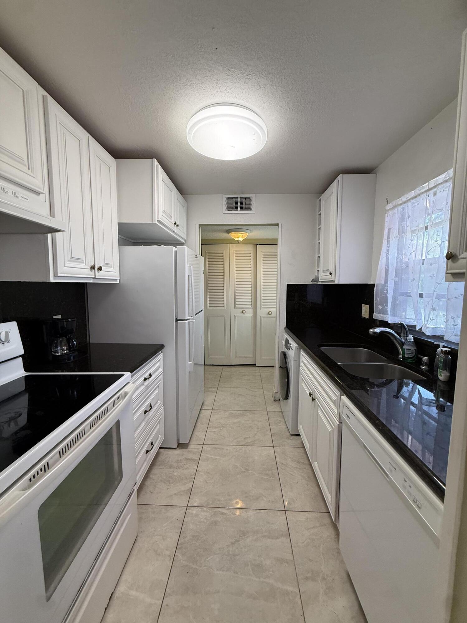22 GOLFS EDGE B, West Palm Beach, FL 33417, West Palm Beach - Photo 5