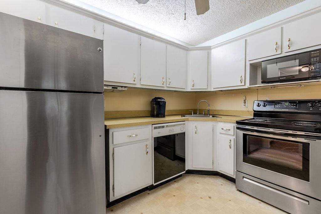 141 Lake Pine Circle A-2, Greenacres, FL 33463, Greenacres - Photo 4