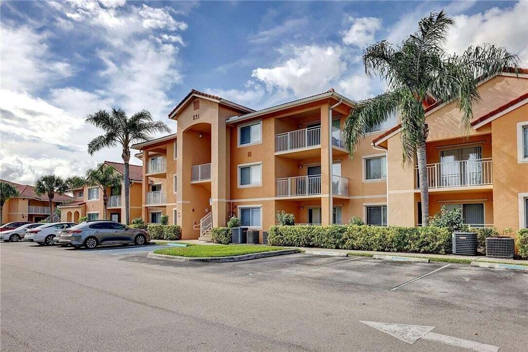 231 SW PALM Drive 207, Port St. Lucie, FL 34986, Port St. Lucie - Photo 2