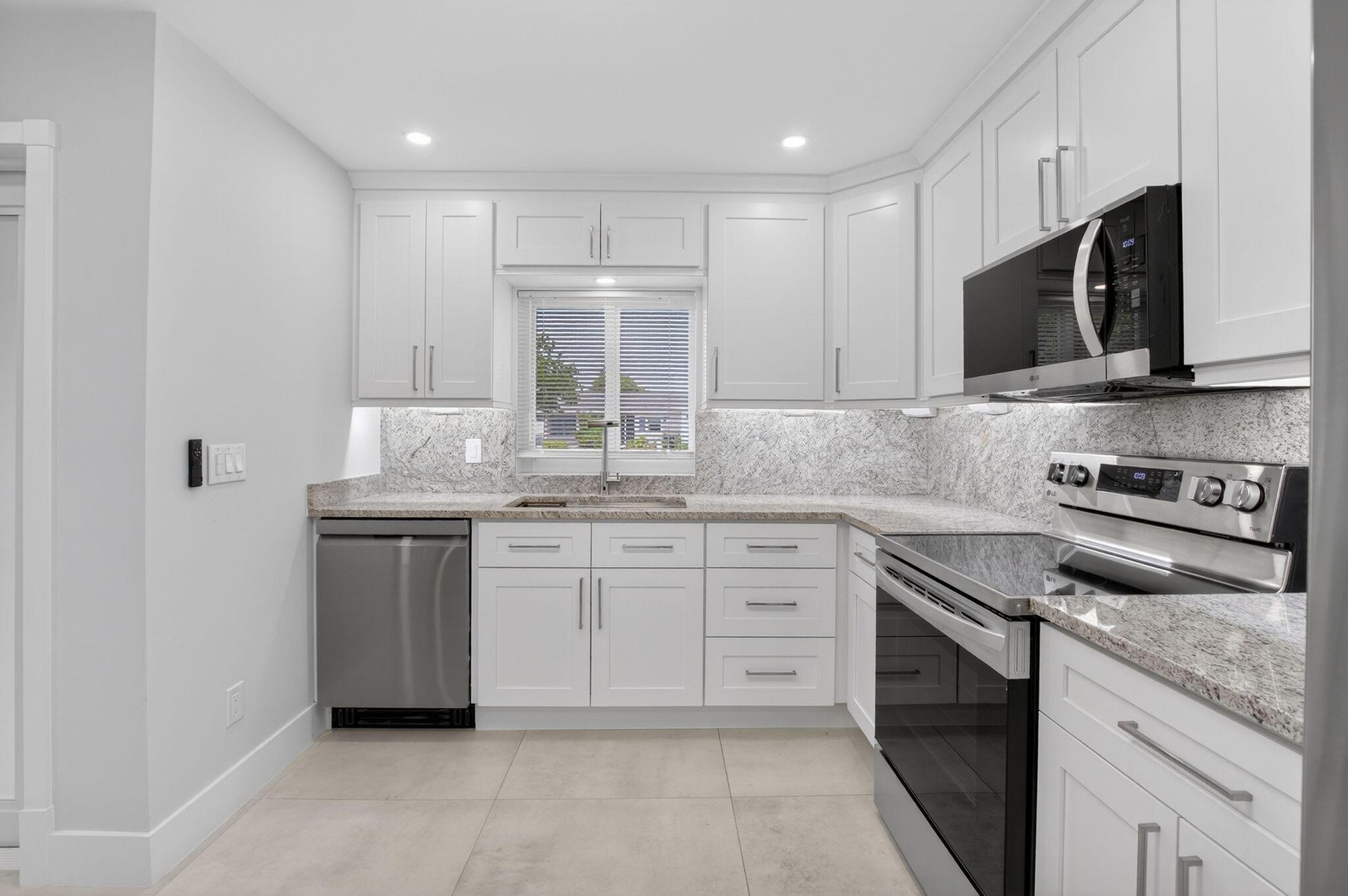 6049 VIA DIANA, Delray Beach, FL 33484, Delray Beach - Photo 2