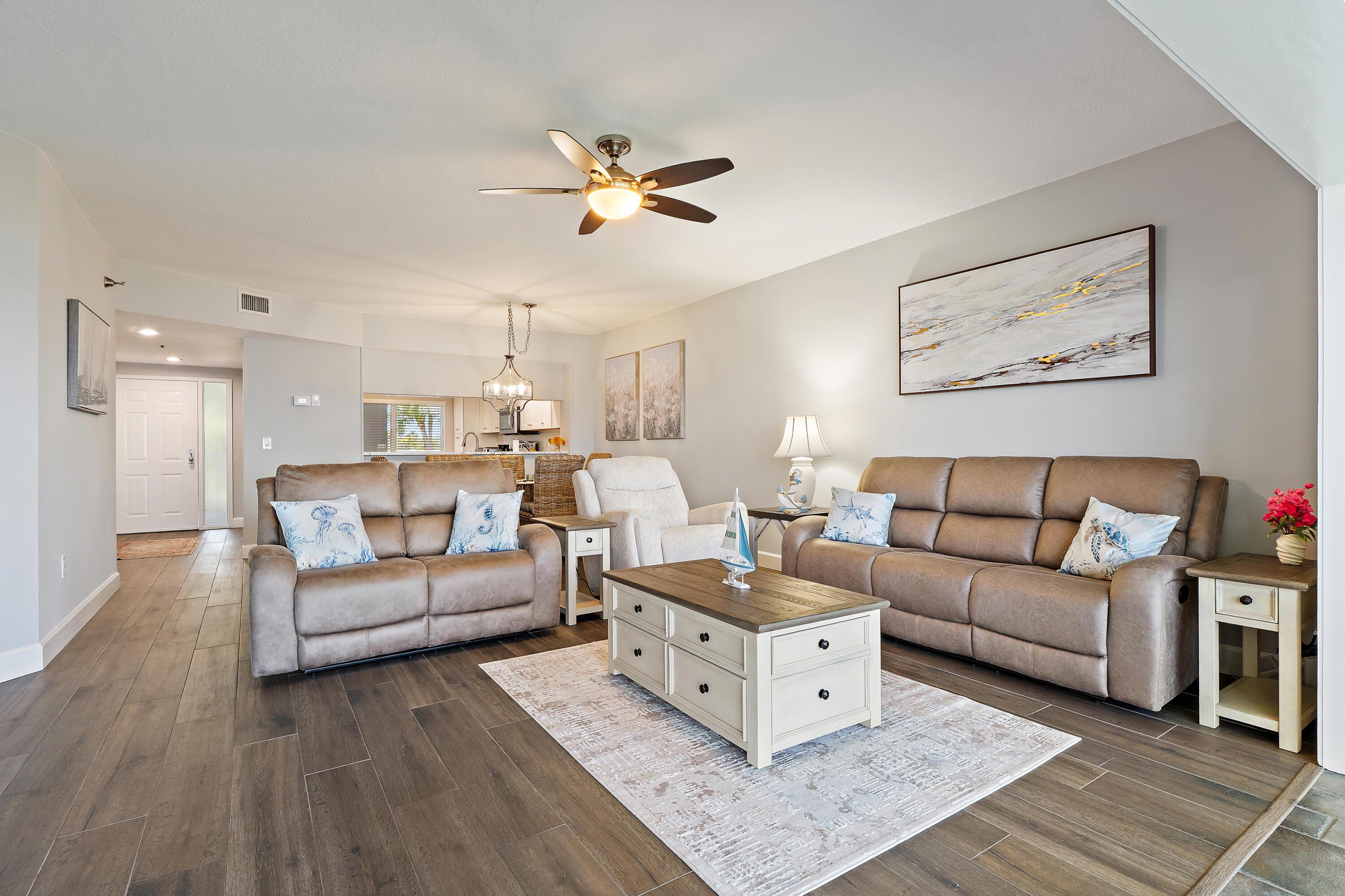 164 NE Edgewater Drive 2103, Stuart, FL 34996, Stuart - Photo 4