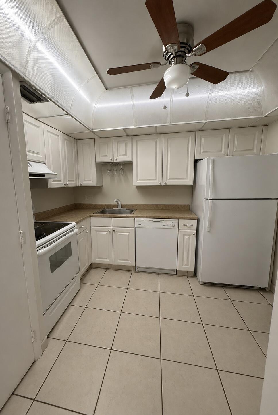 4168 INVERRARY Drive 103, Lauderhill, FL 33319, Lauderhill - Photo 3
